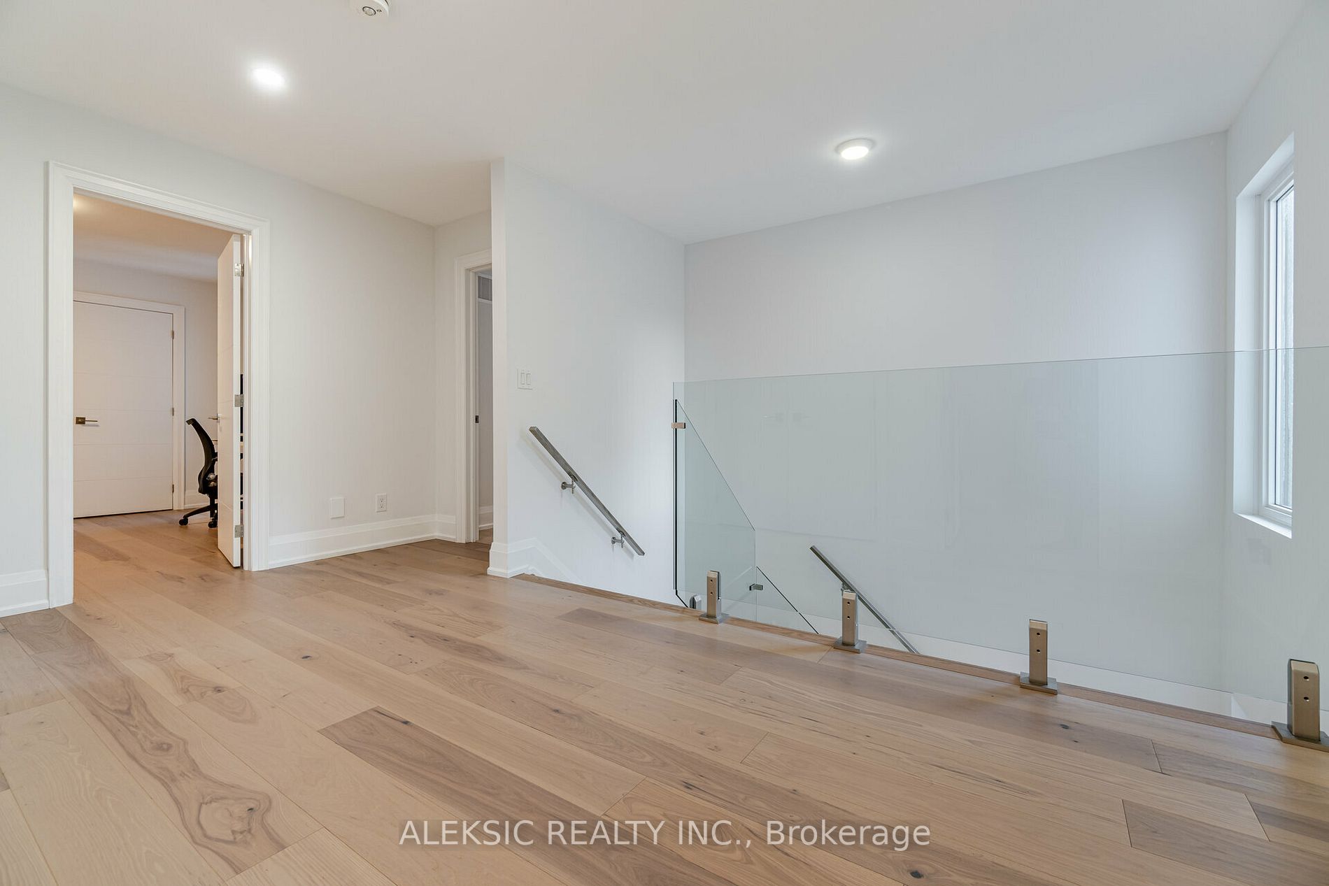 4 Eriksdale Rd