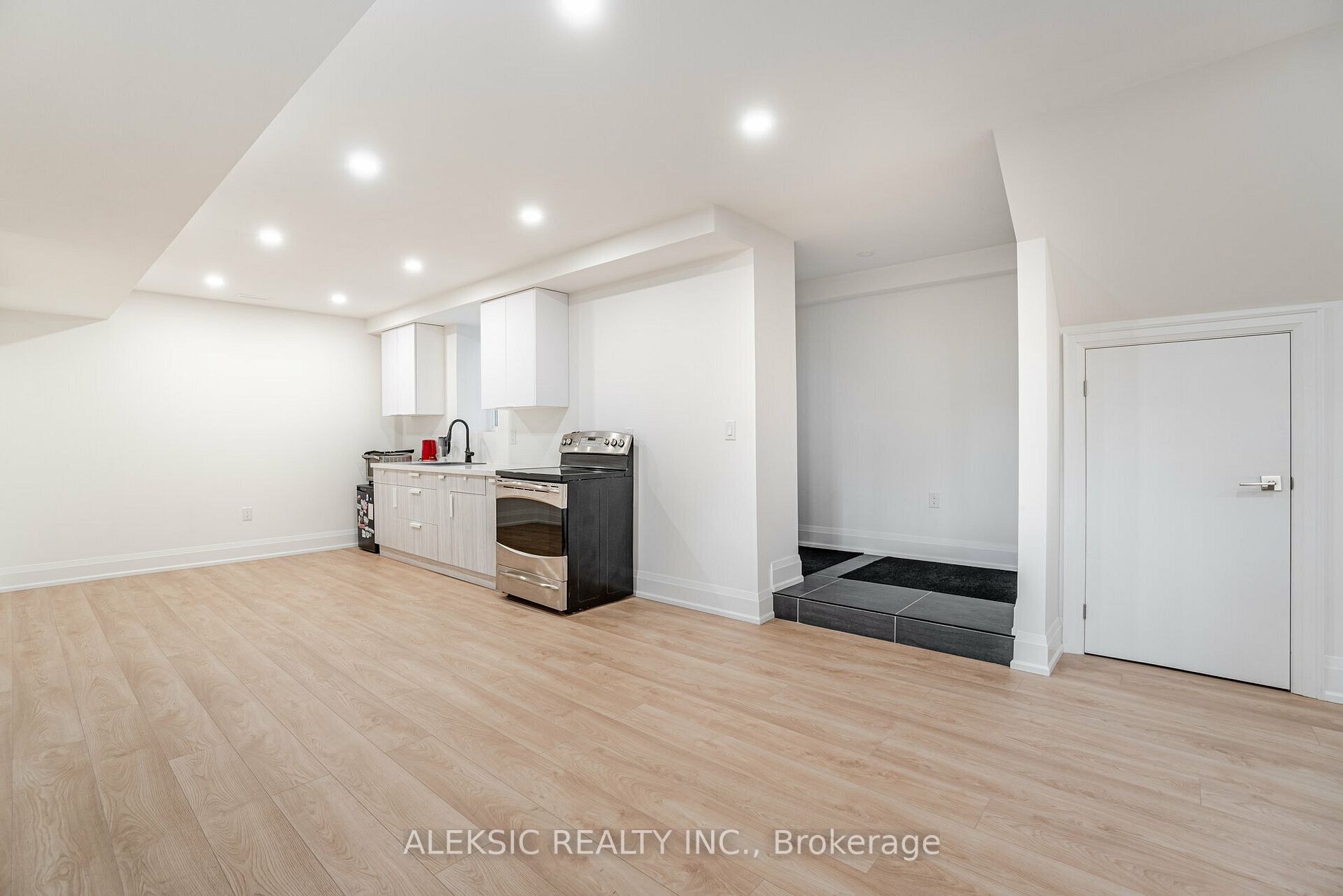 4 Eriksdale Rd