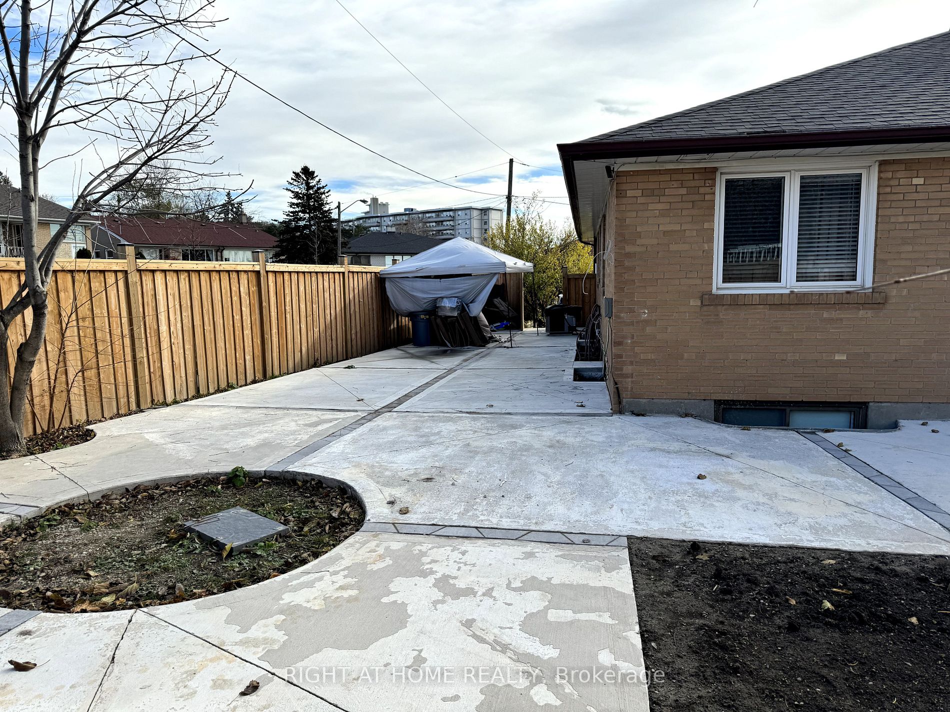 52 Fallingdale Cres