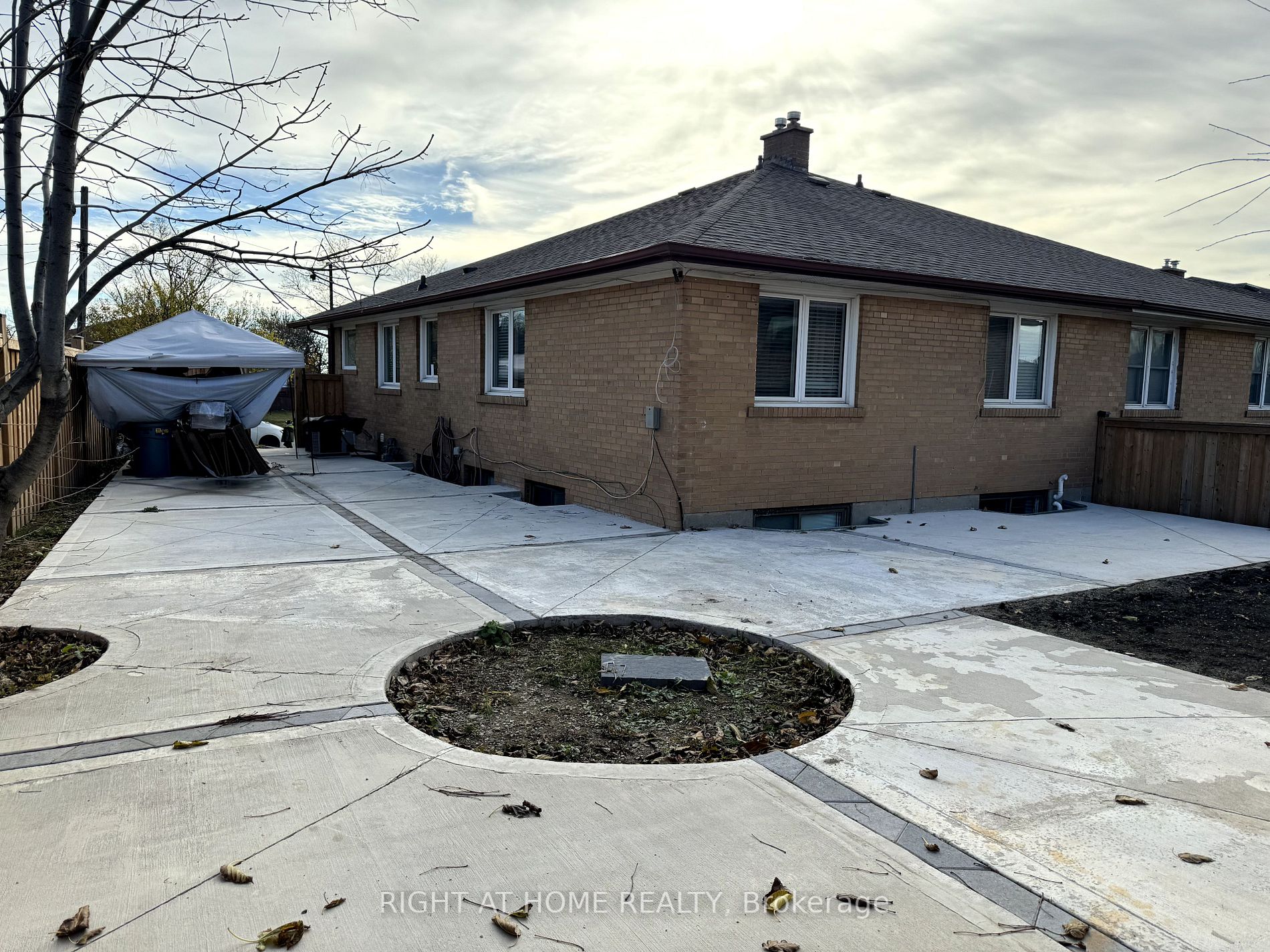 52 Fallingdale Cres