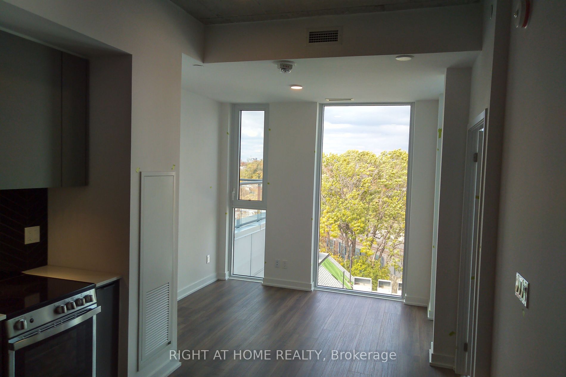 57 Brock Ave, #514