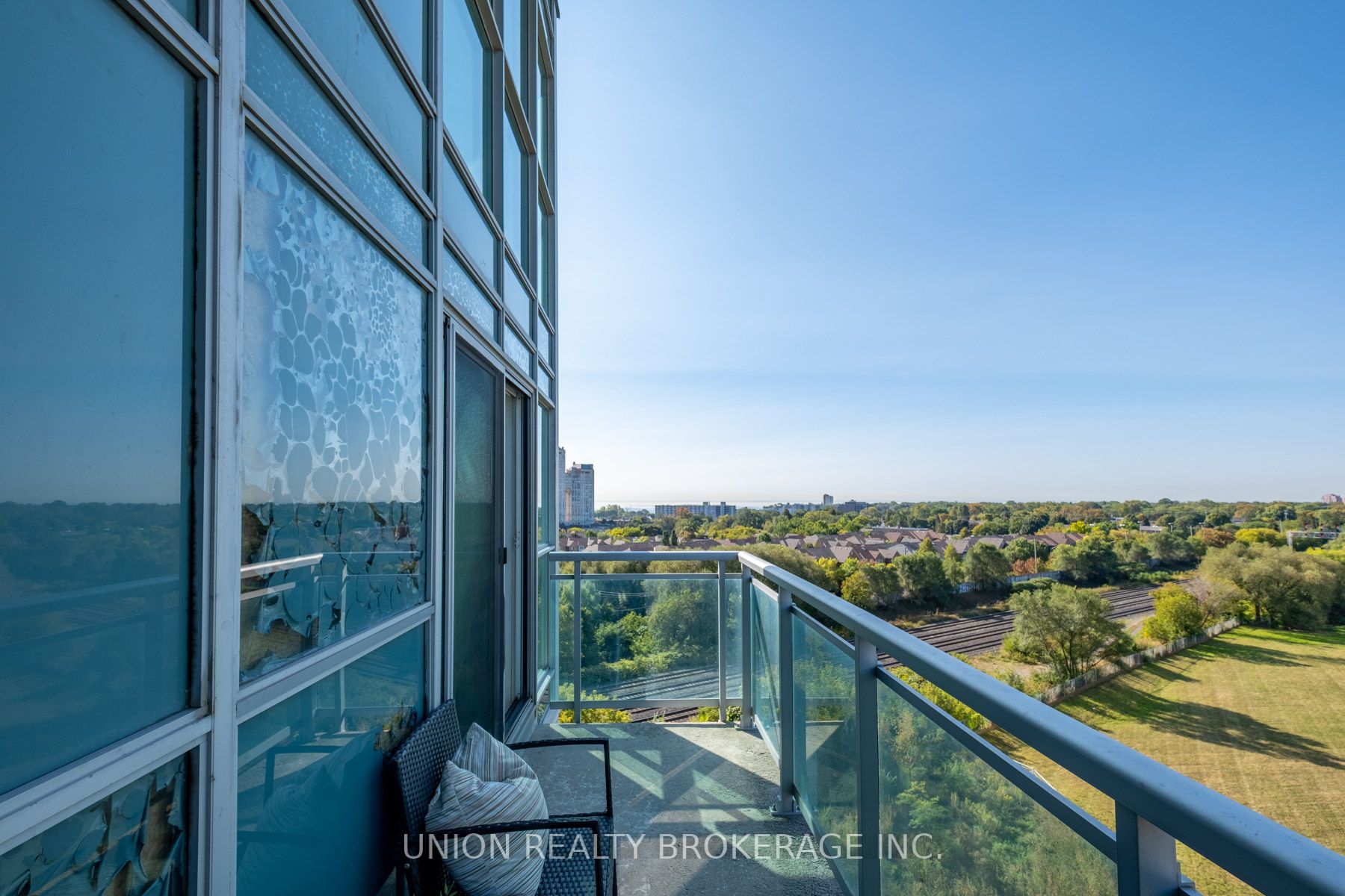 155 Legion Rd N, #905