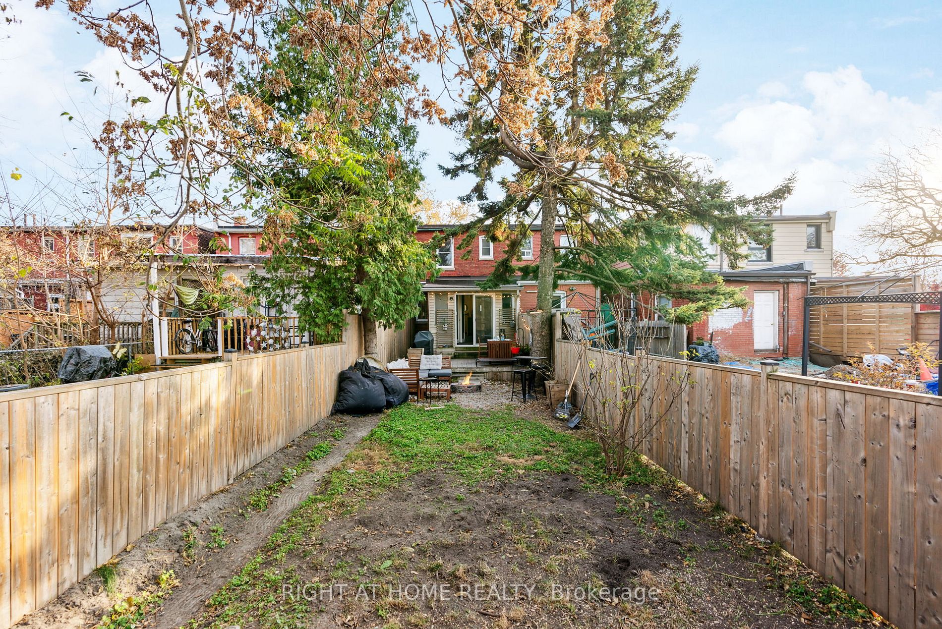 232 Maria St