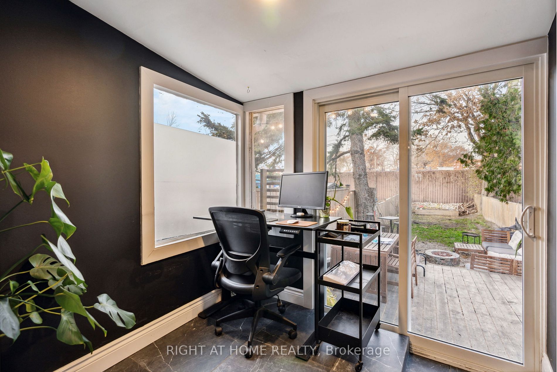 232 Maria St