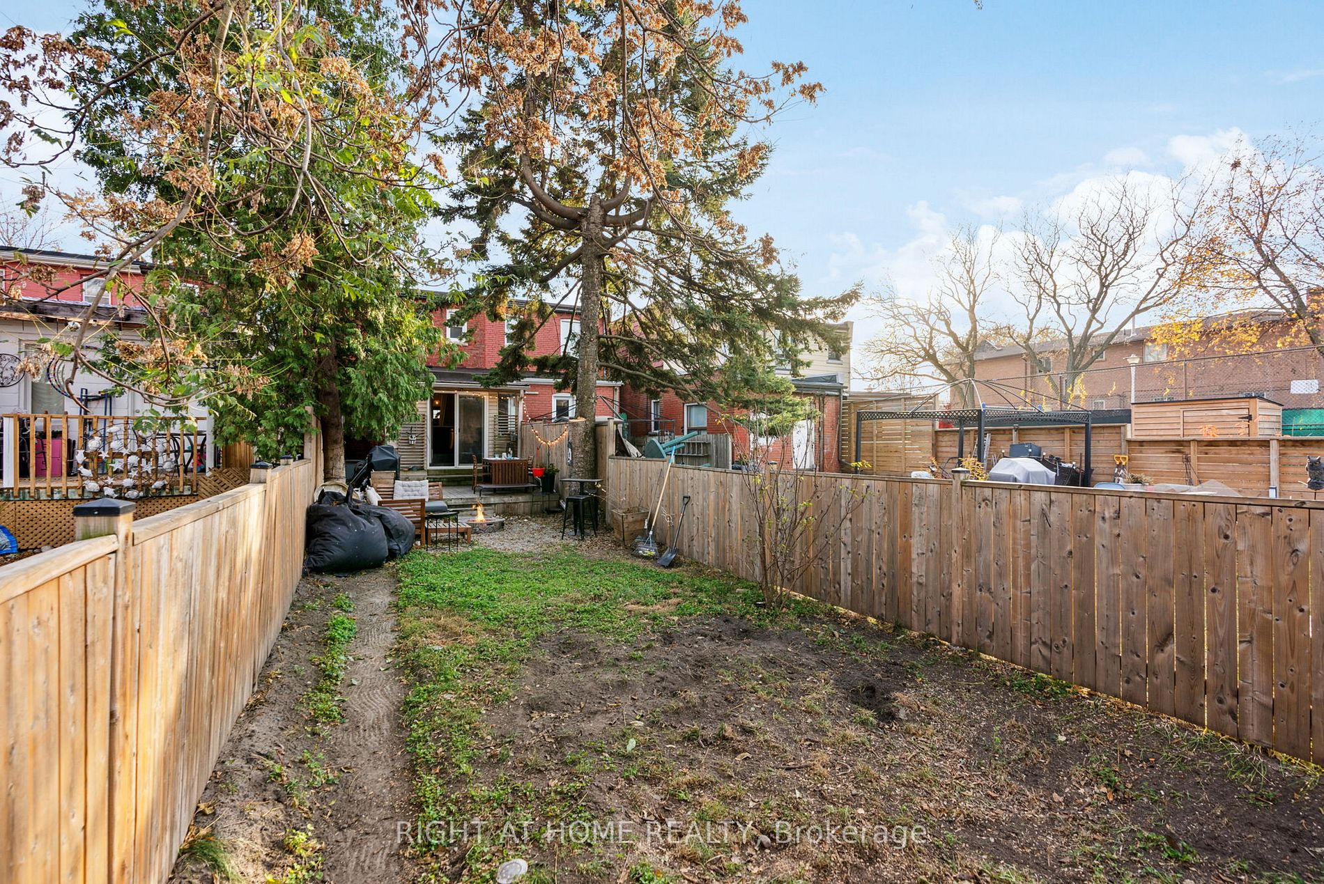 232 Maria St