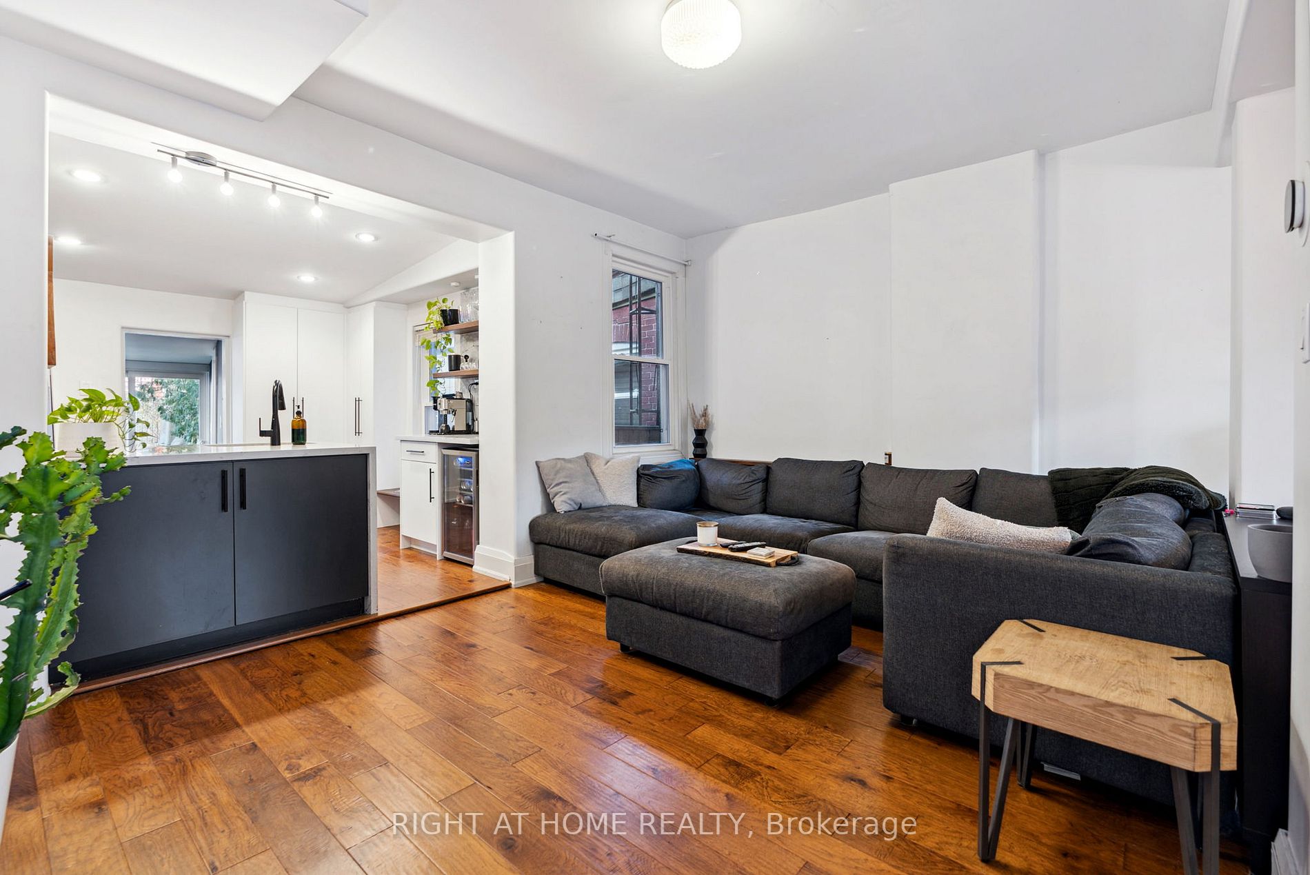 232 Maria St