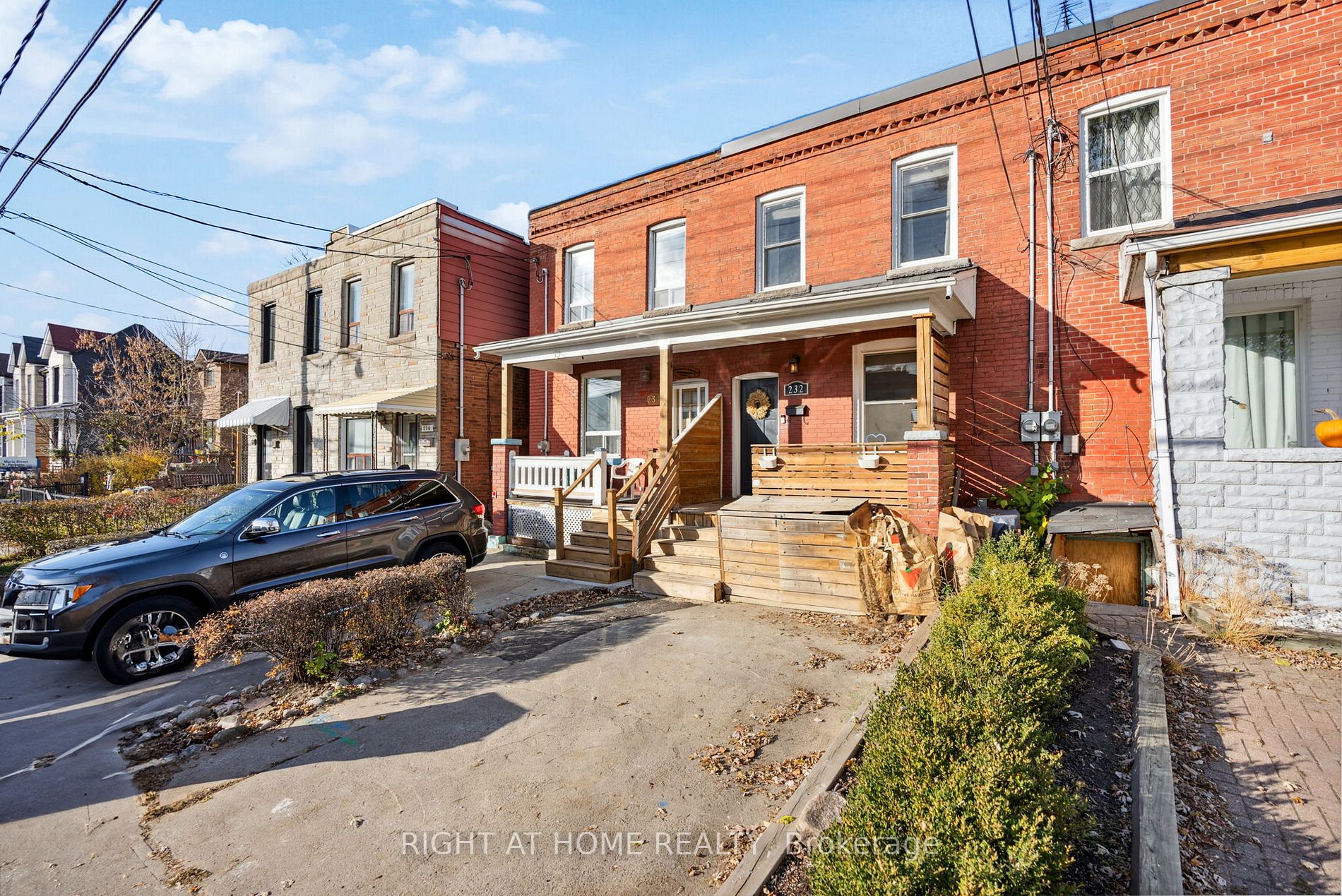 232 Maria St