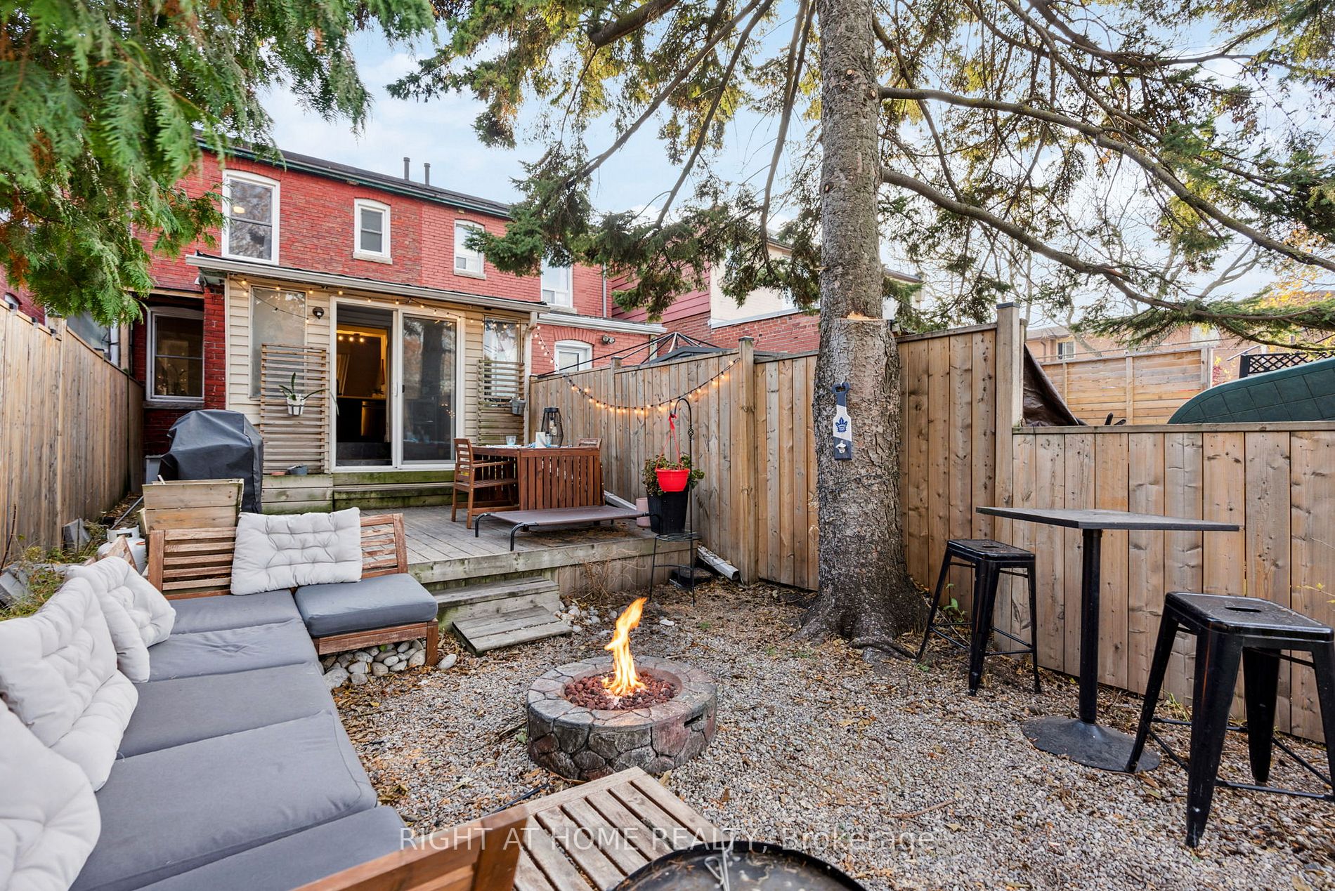 232 Maria St