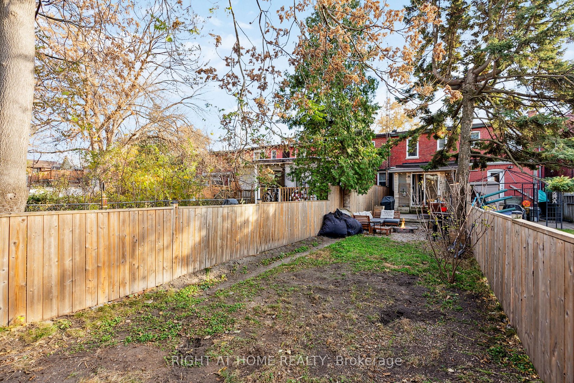 232 Maria St
