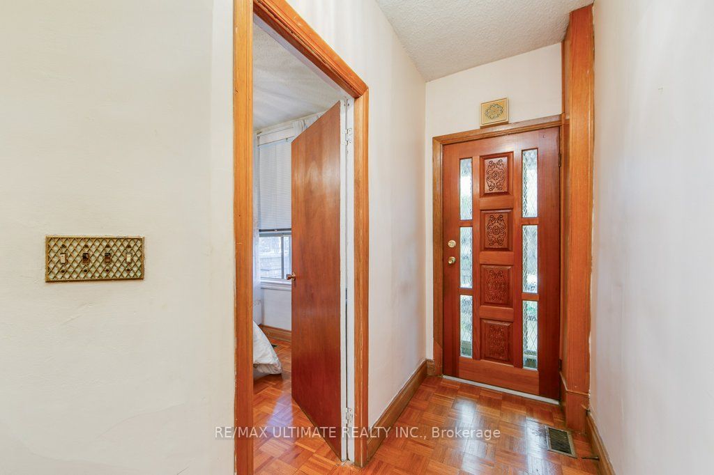 40 Mackay Ave