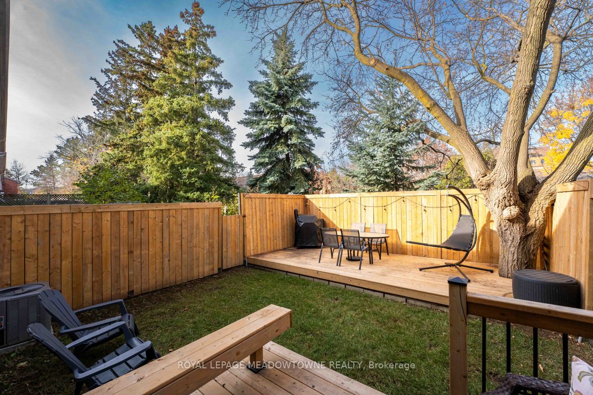 5 Dawson Cres