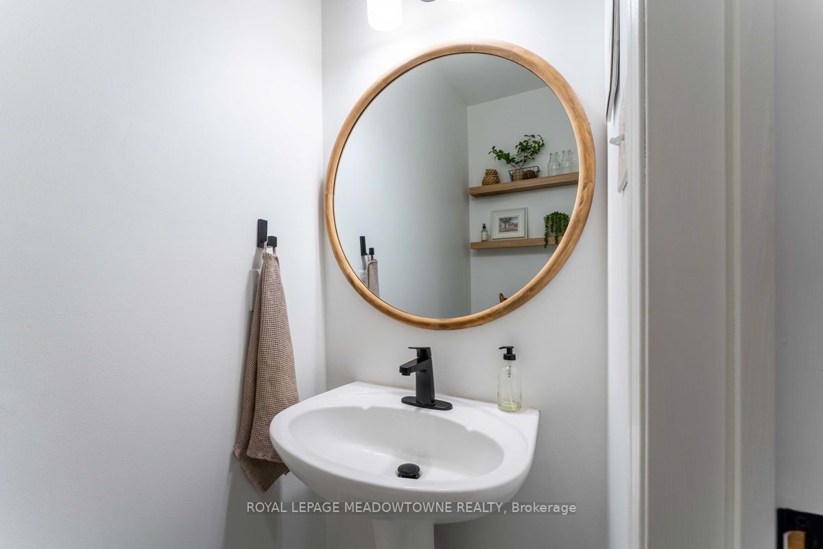 5 Dawson Cres
