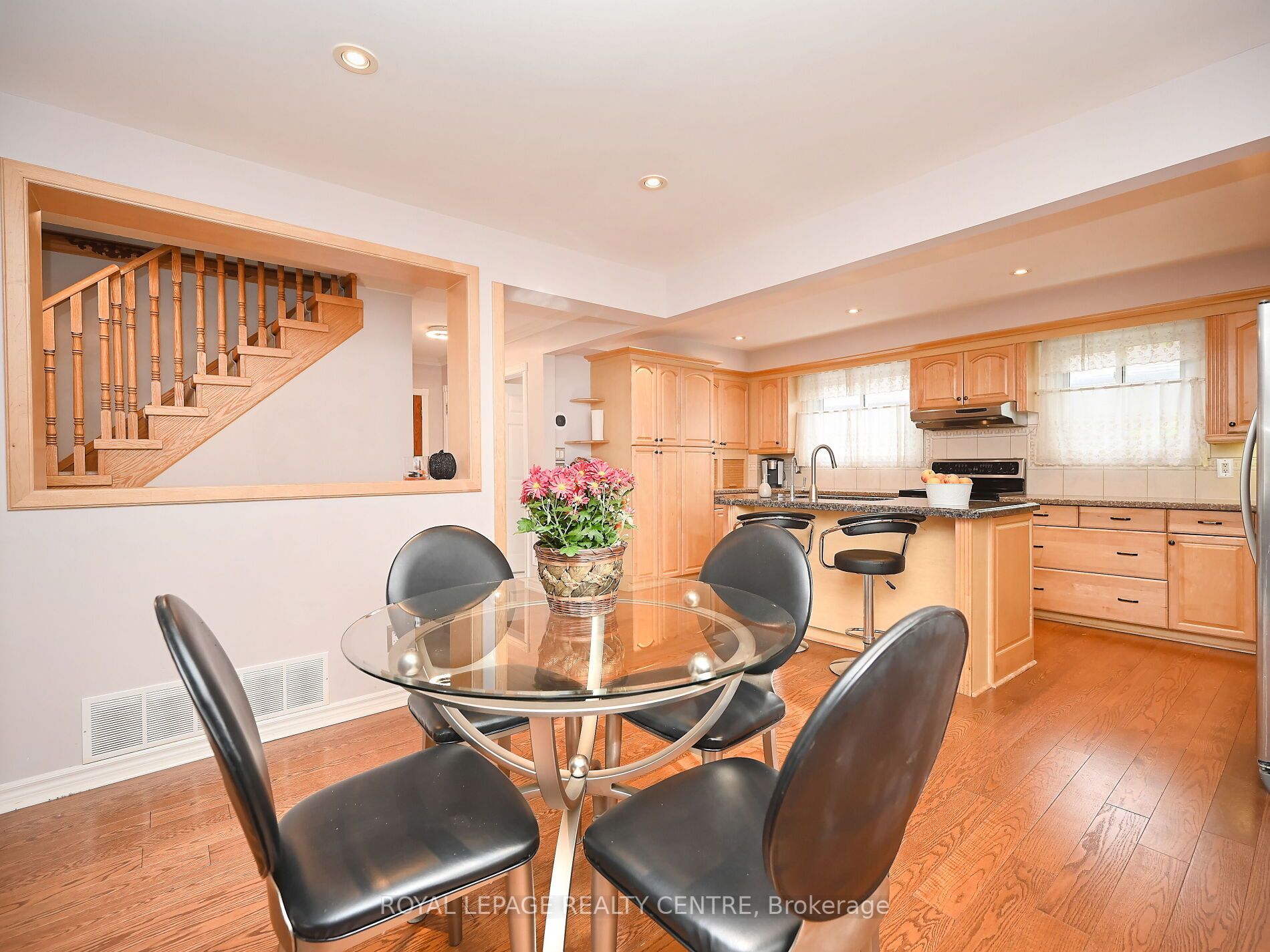 2519 Kingsberry Cres