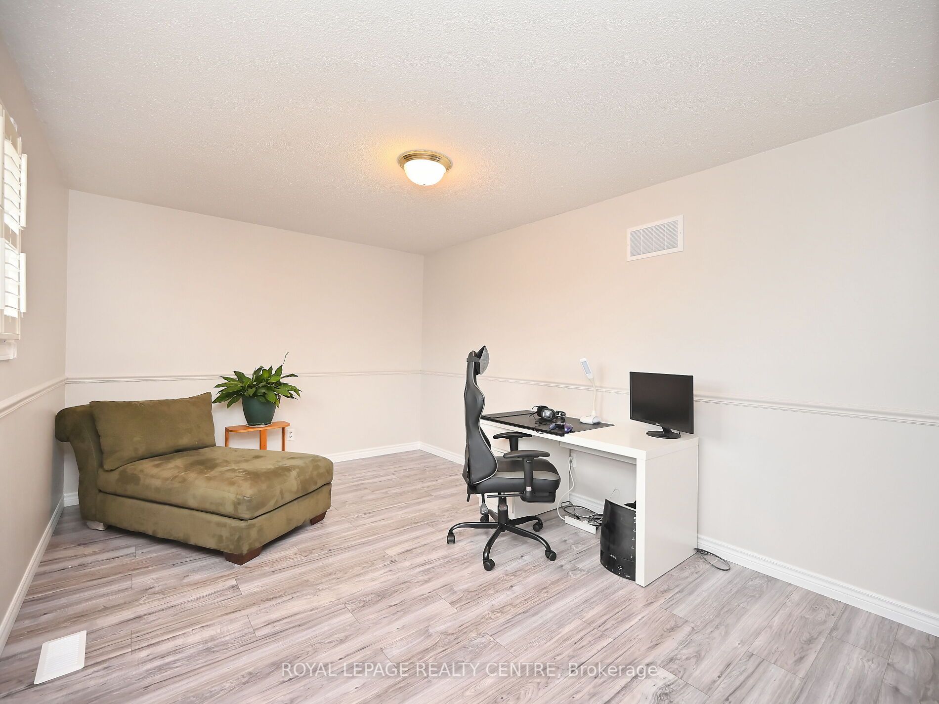 2519 Kingsberry Cres