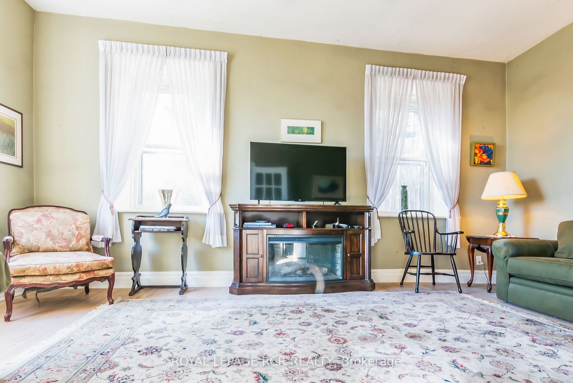 1380 Queen St W