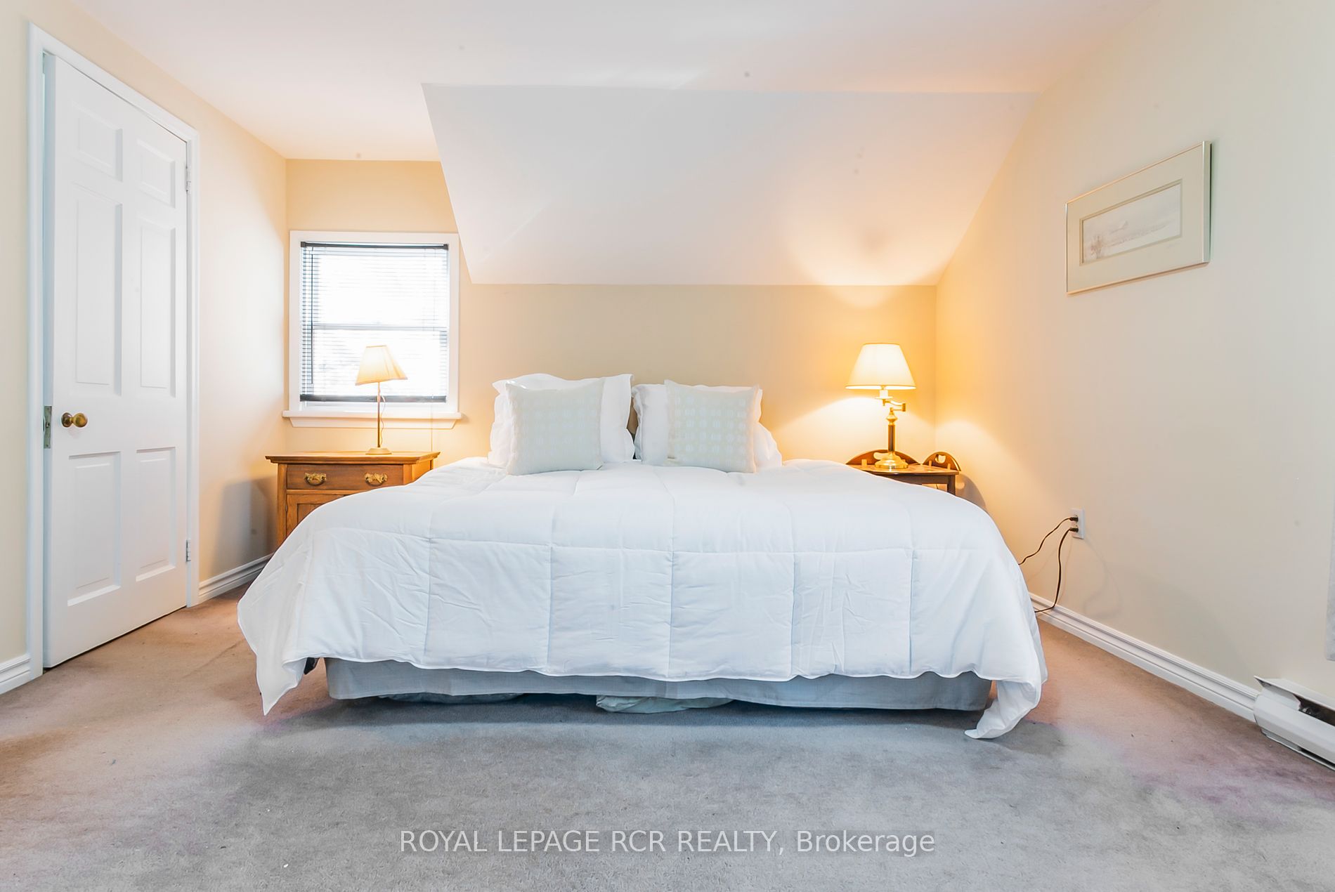 1380 Queen St W