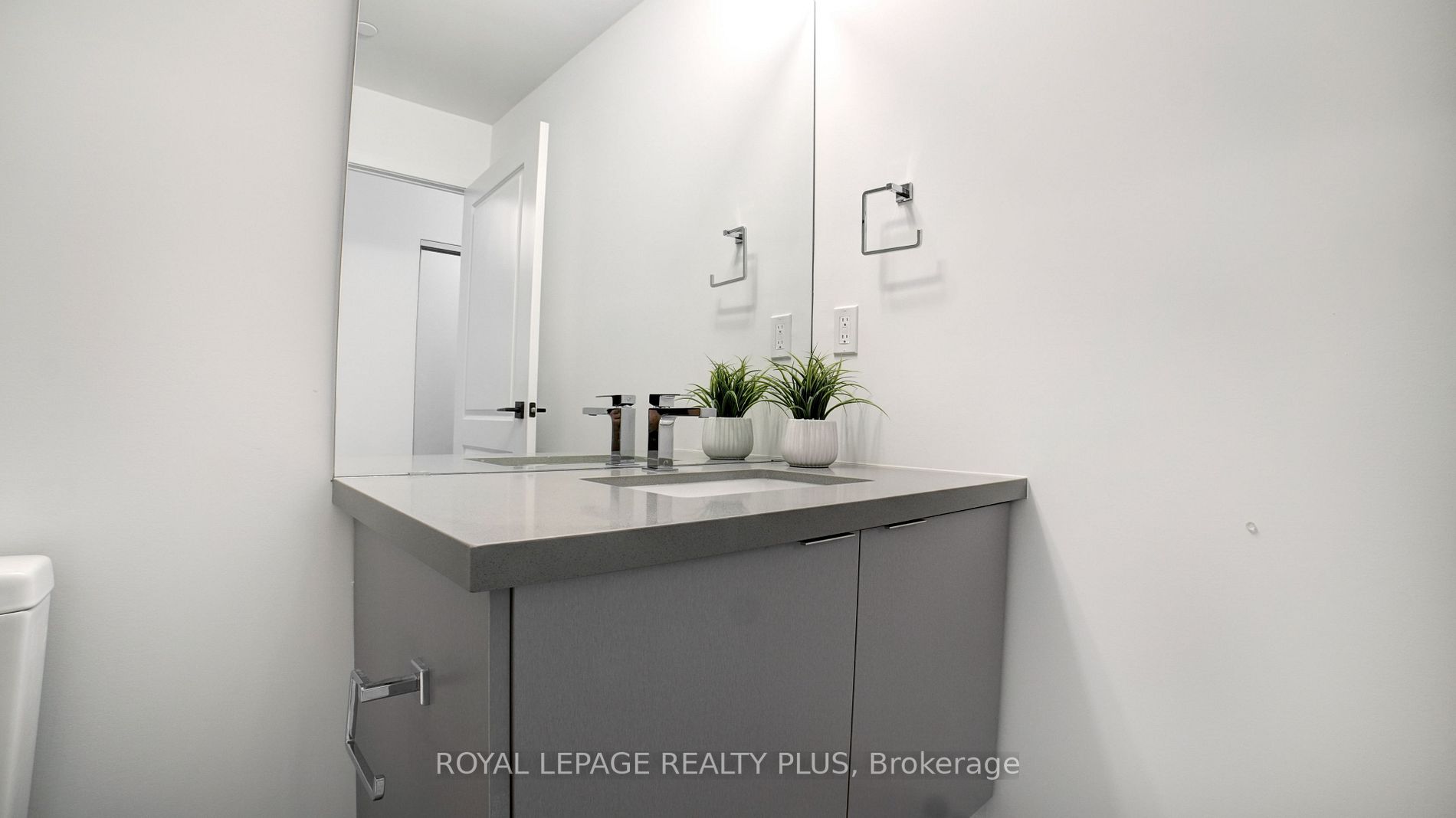 2481 Taunton Rd, #303