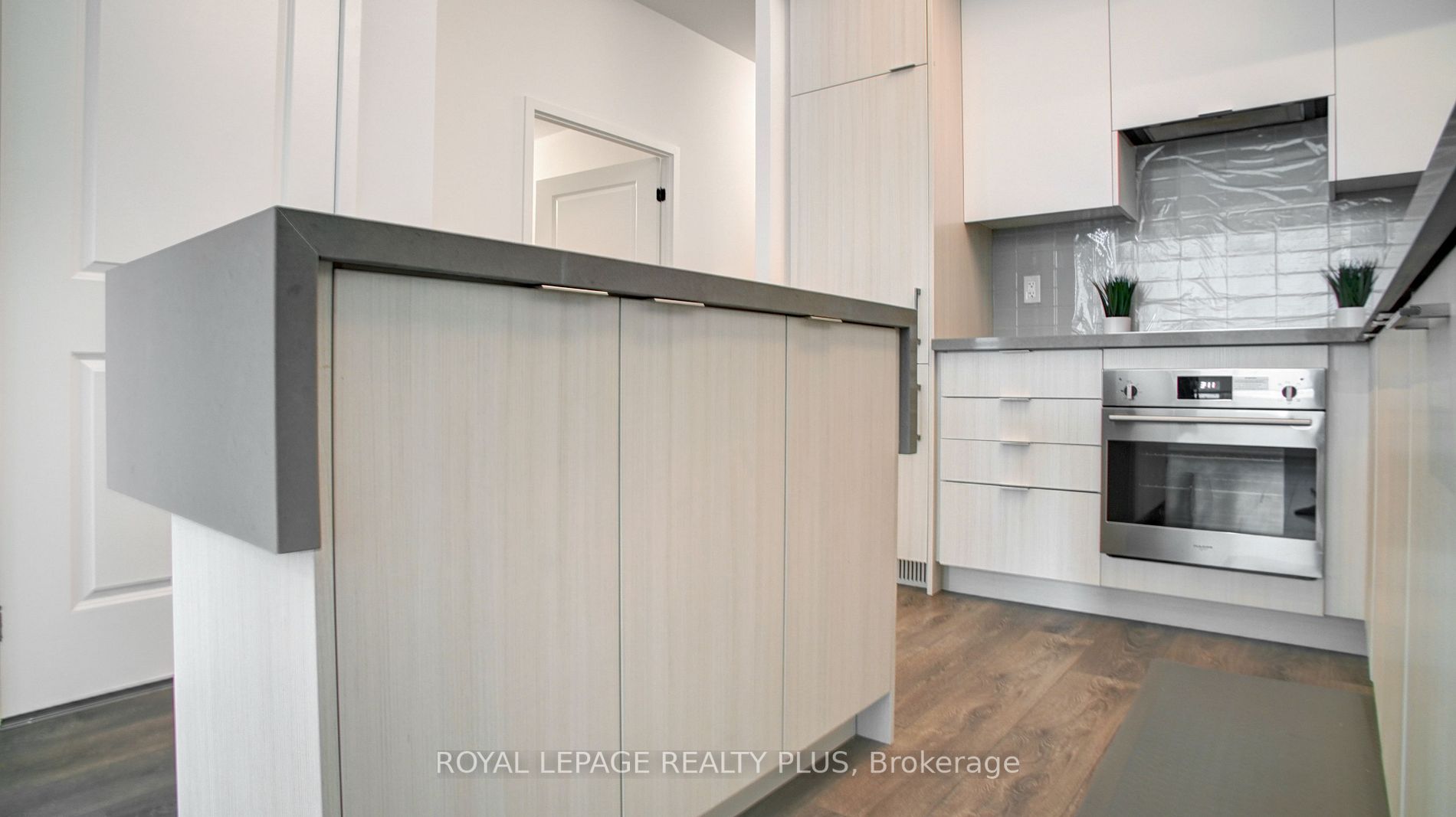 2481 Taunton Rd, #303