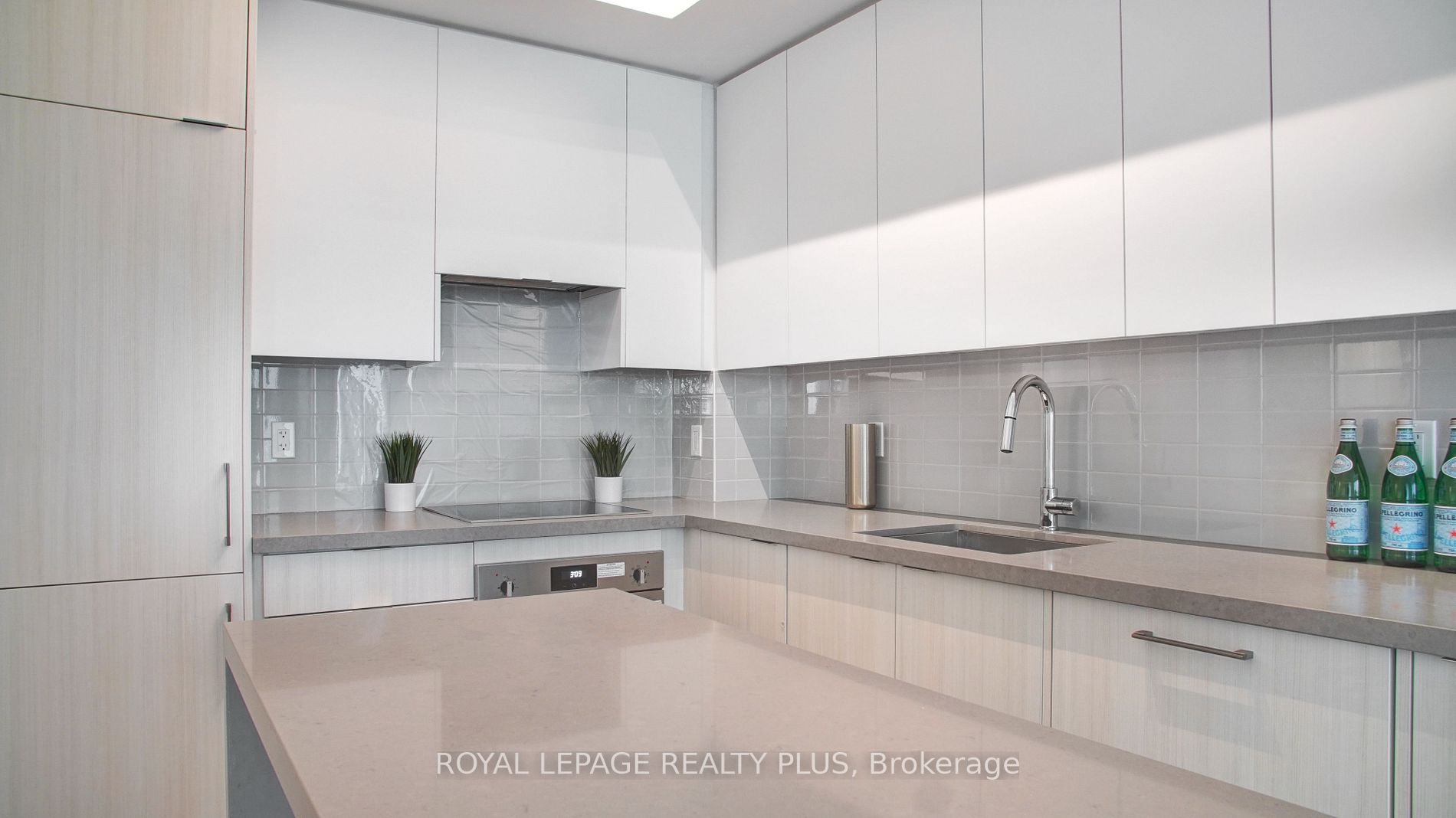 2481 Taunton Rd, #303