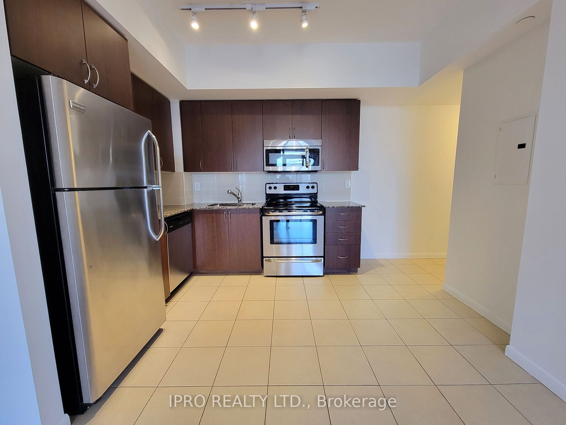 800 Lawrence Ave W, #208