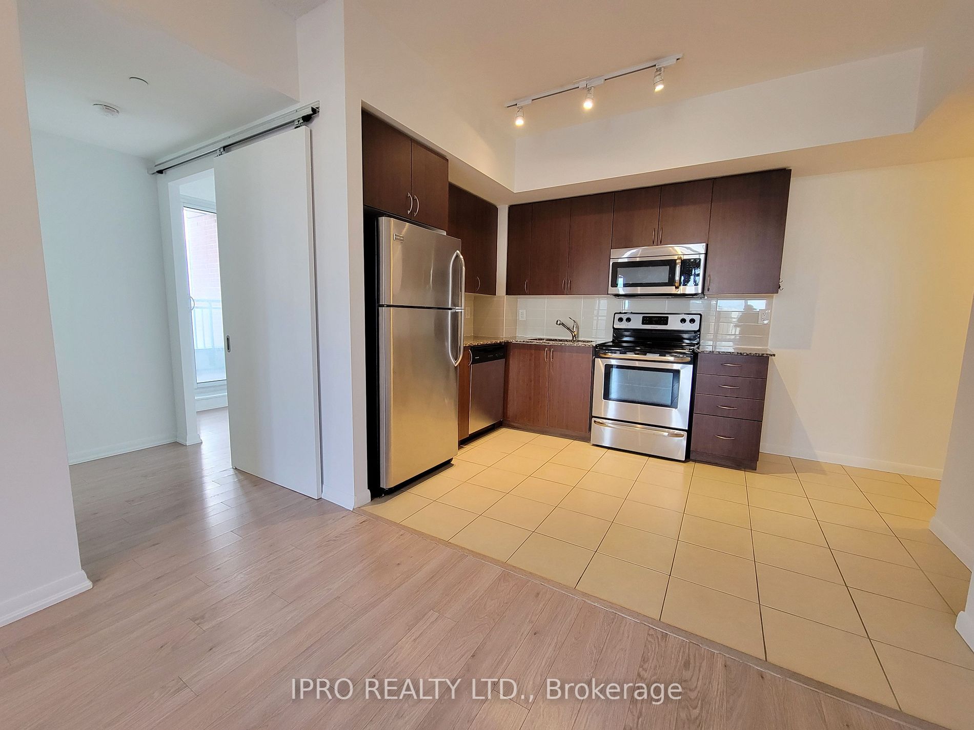 800 Lawrence Ave W, #208