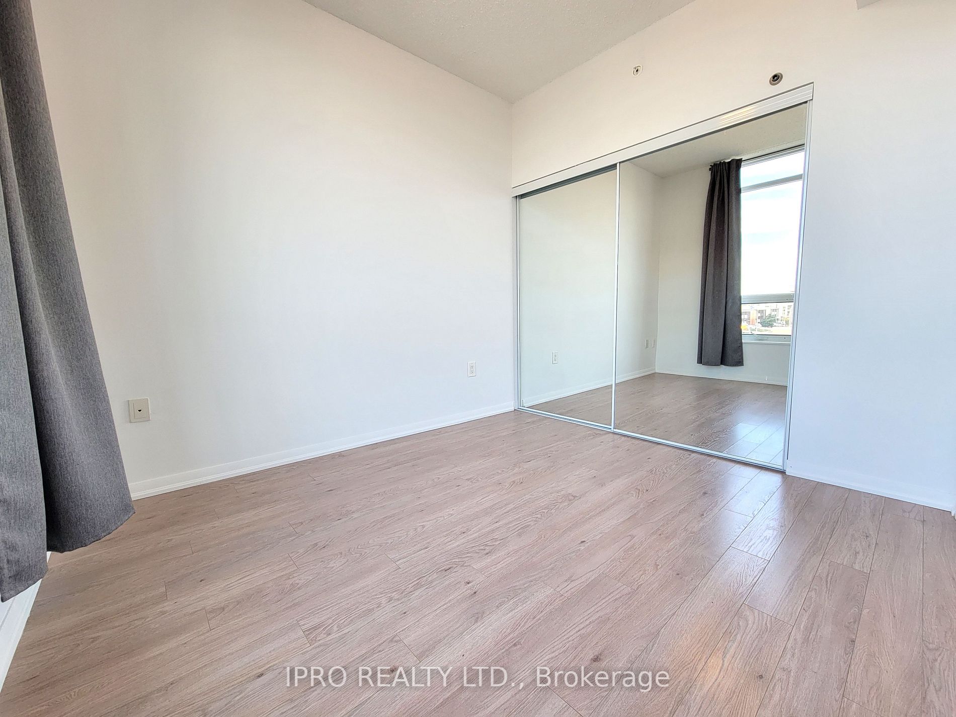 800 Lawrence Ave W, #208