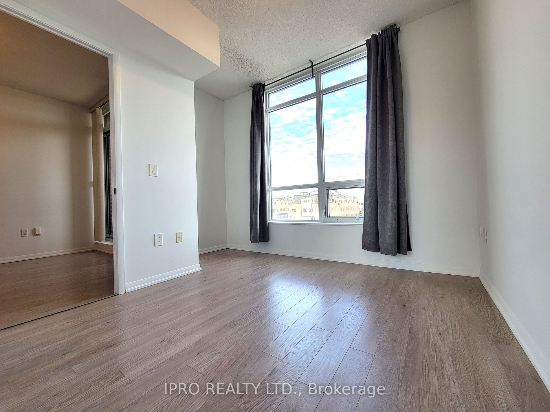 800 Lawrence Ave W, #208