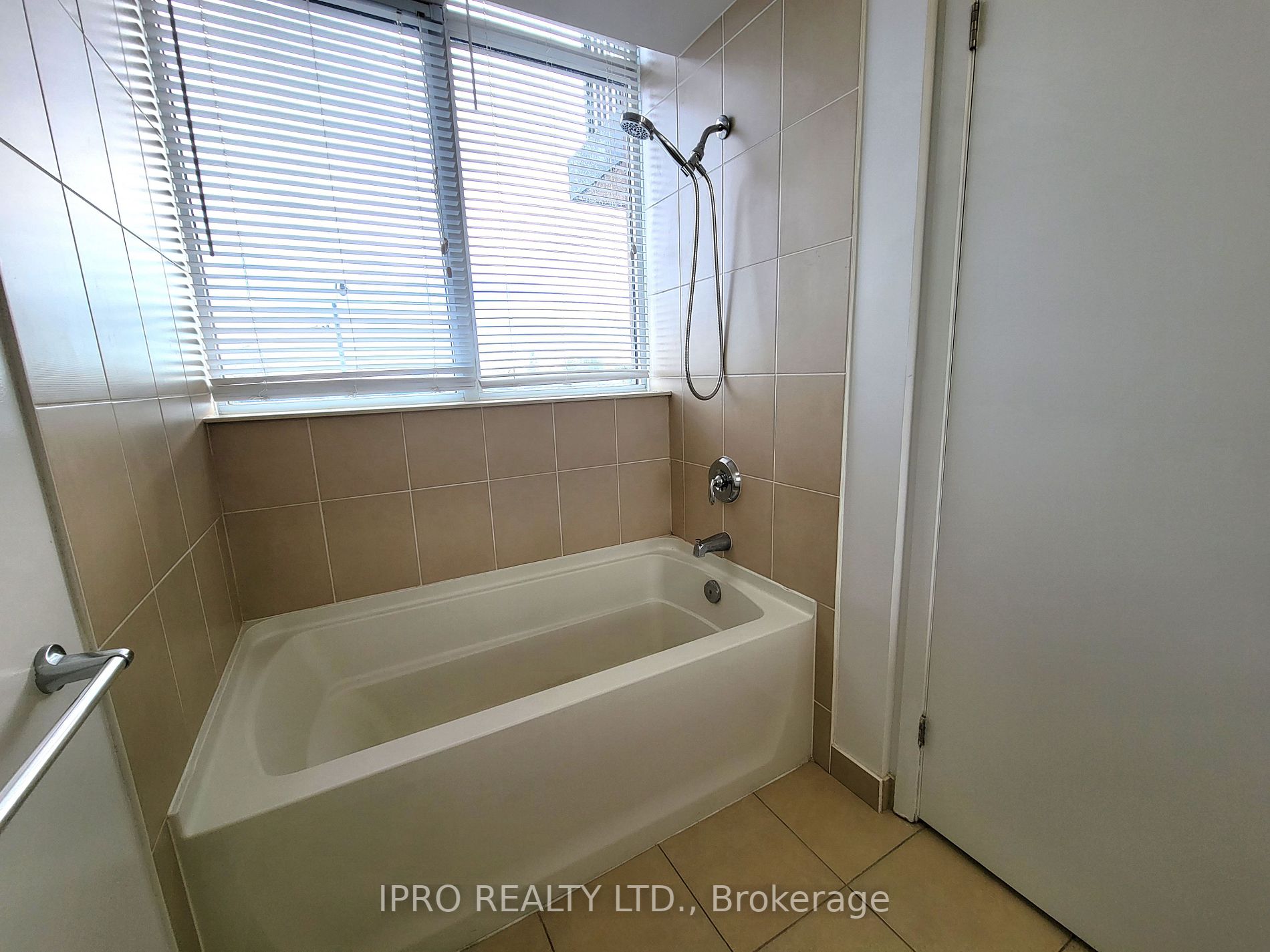 800 Lawrence Ave W, #208