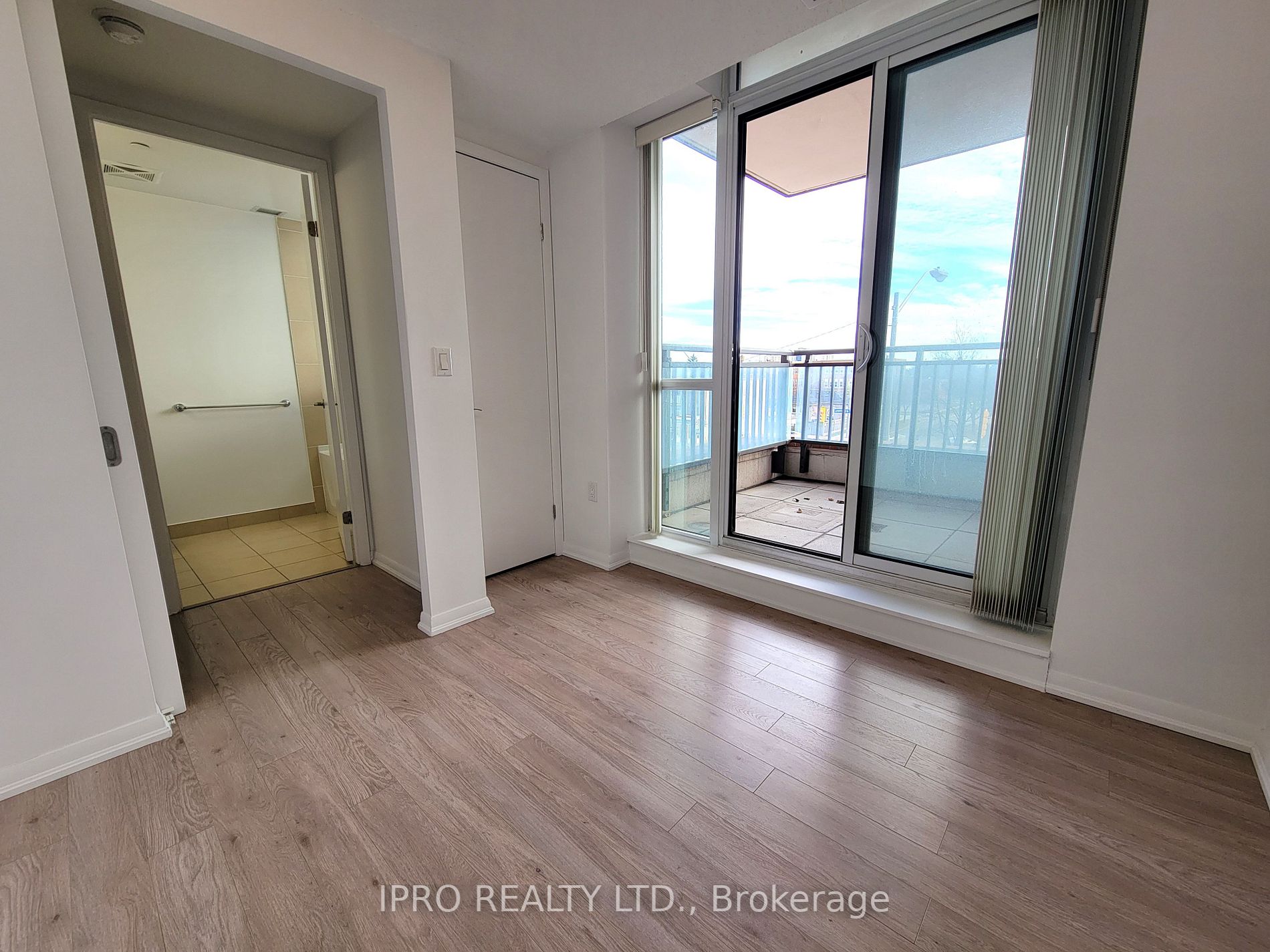 800 Lawrence Ave W, #208