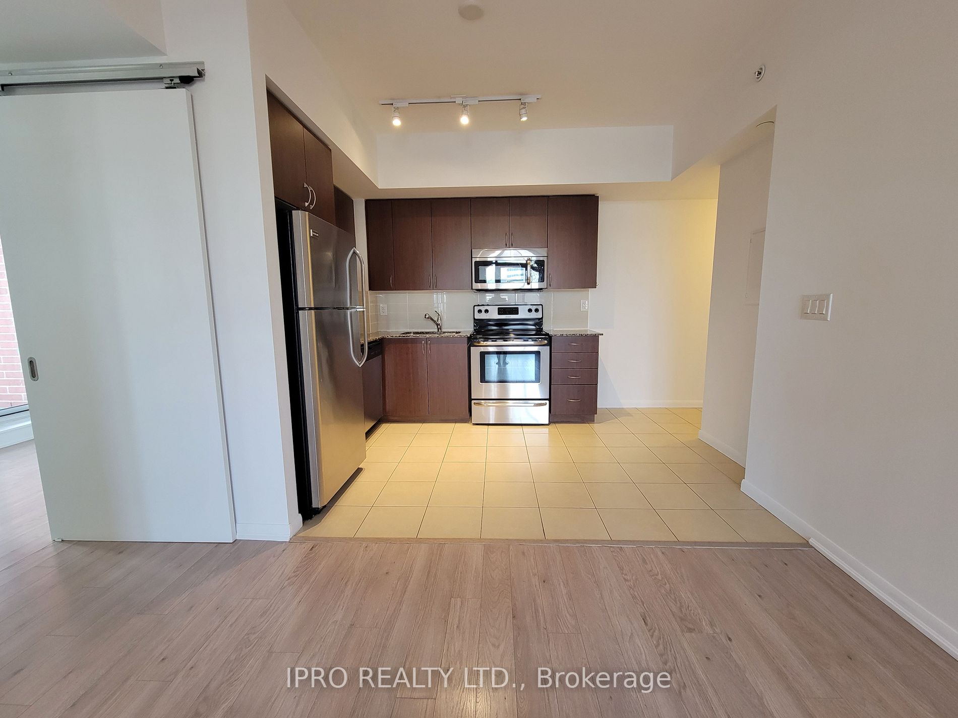 800 Lawrence Ave W, #208