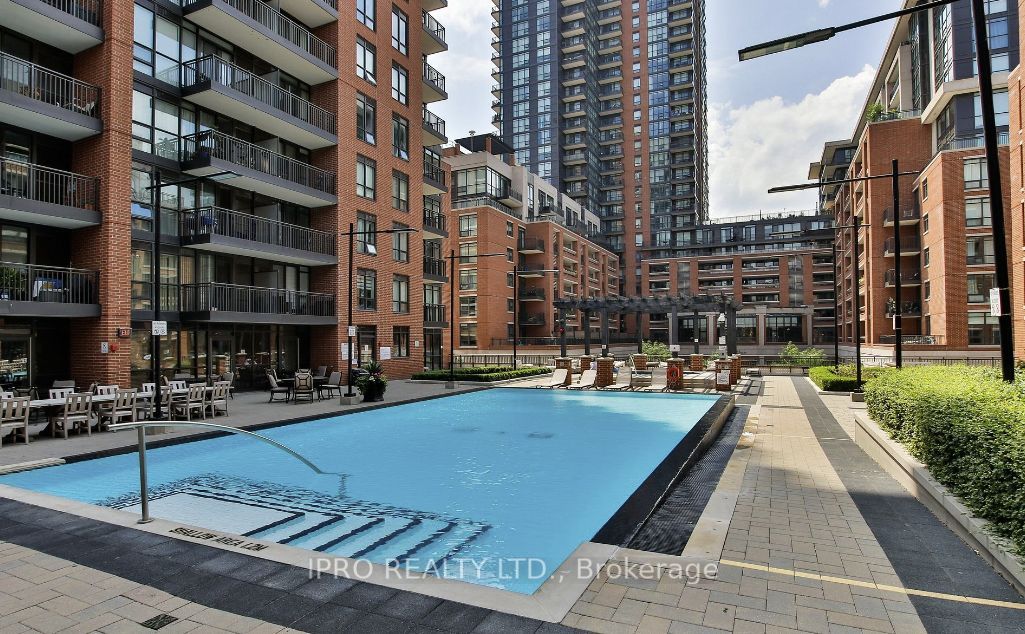 800 Lawrence Ave W, #208