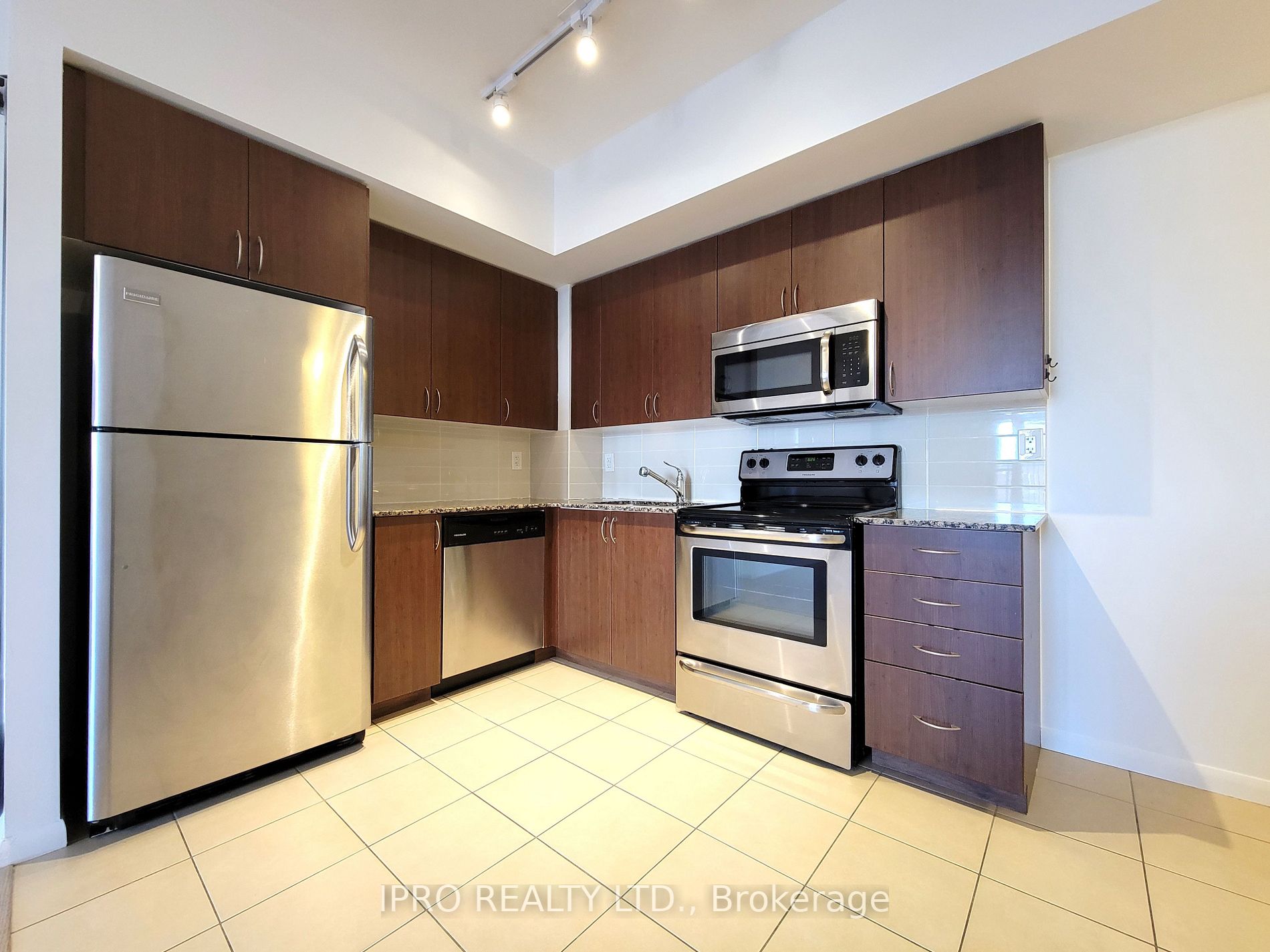 800 Lawrence Ave W, #208