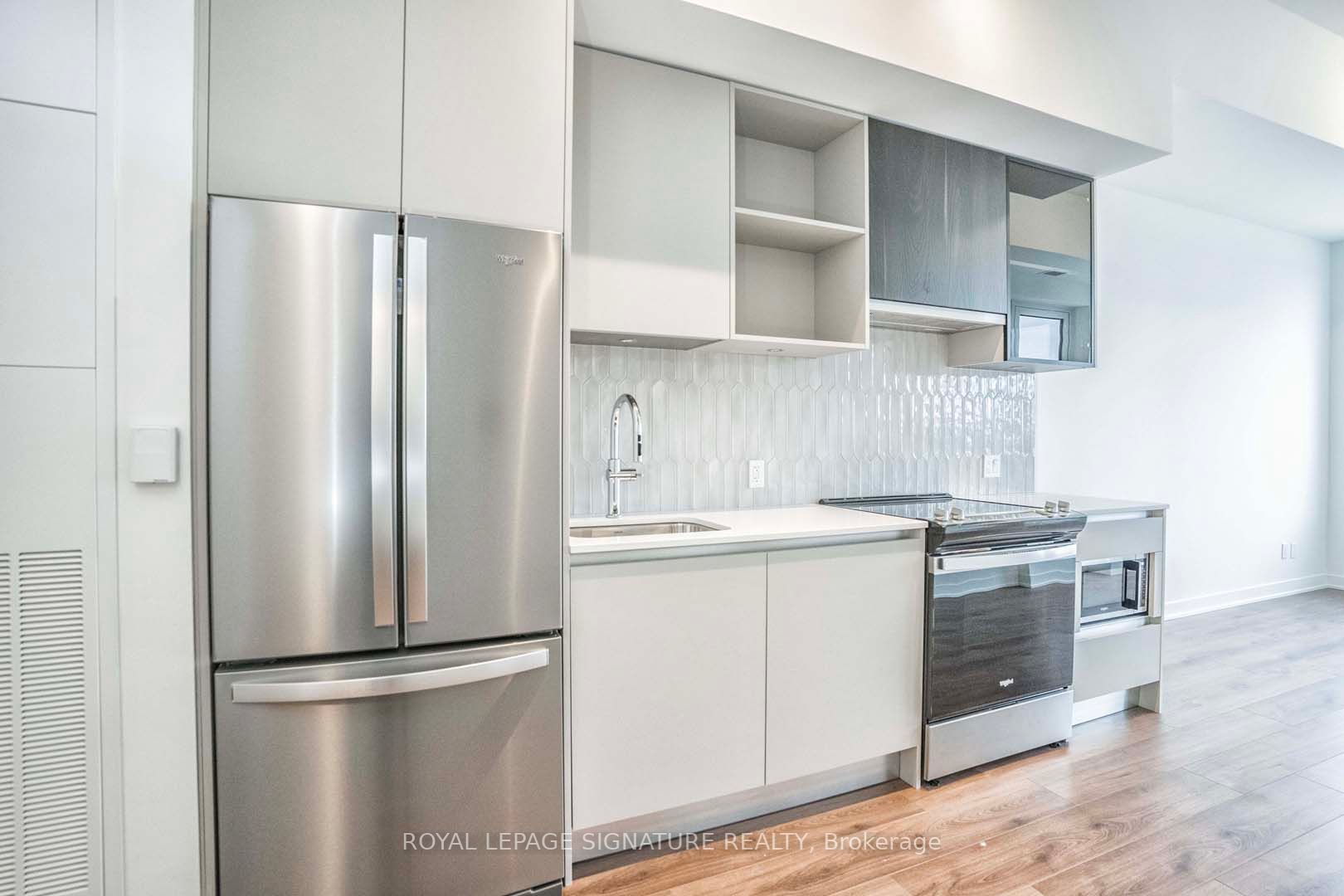 405 Dundas St W, #232