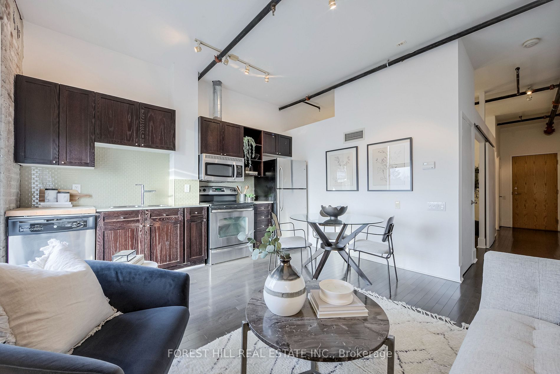 363 Sorauren Ave, #407