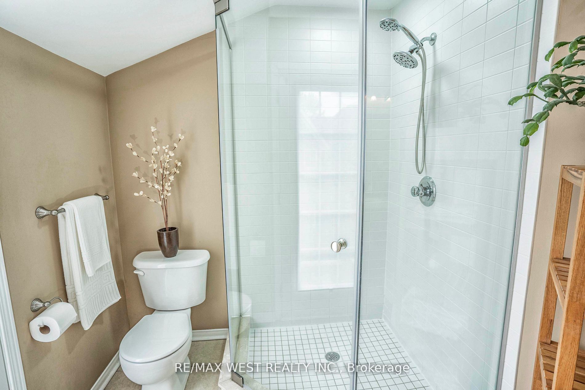 117A The Queensway, #102