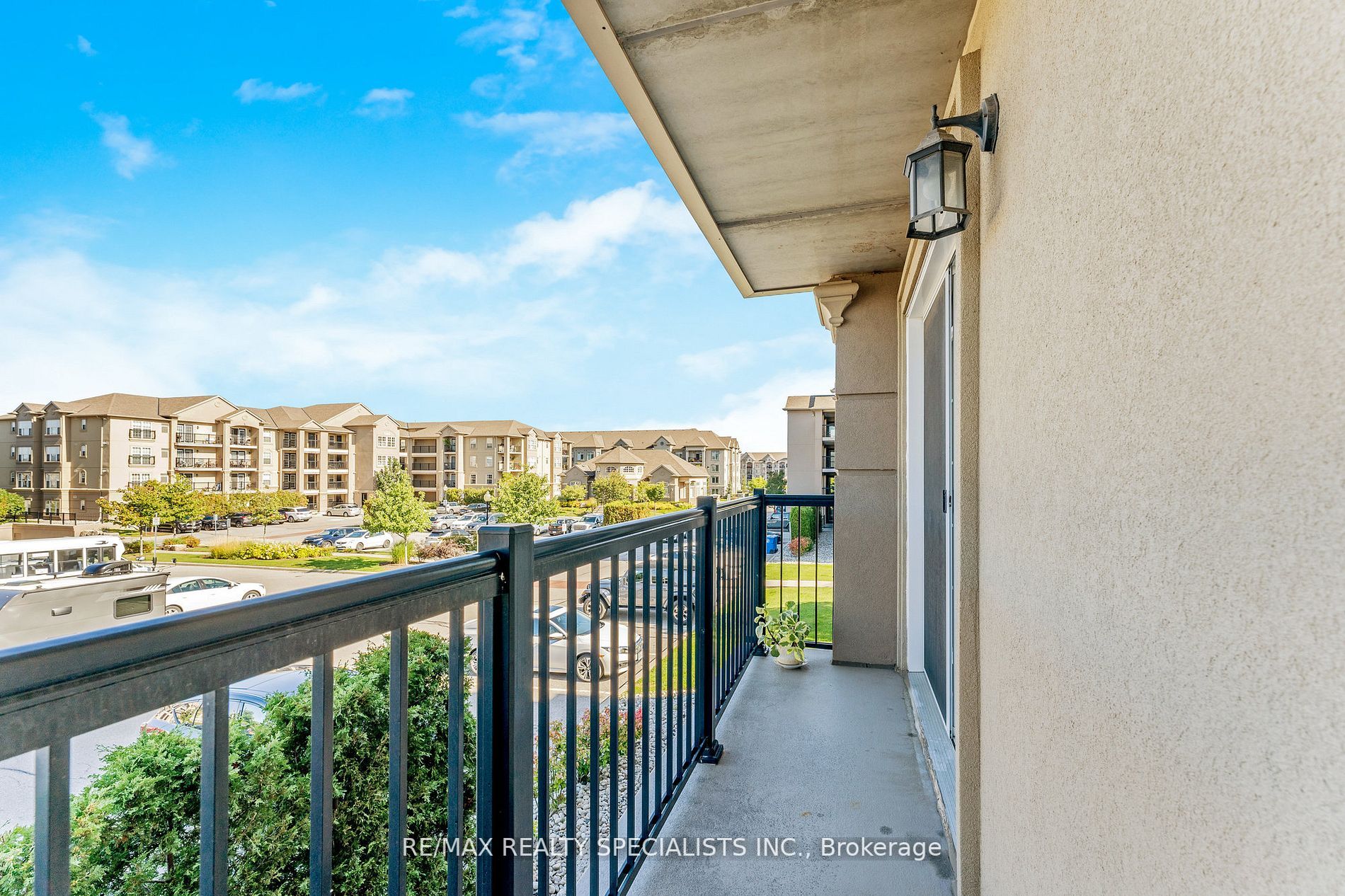 1370 Main St E, #202