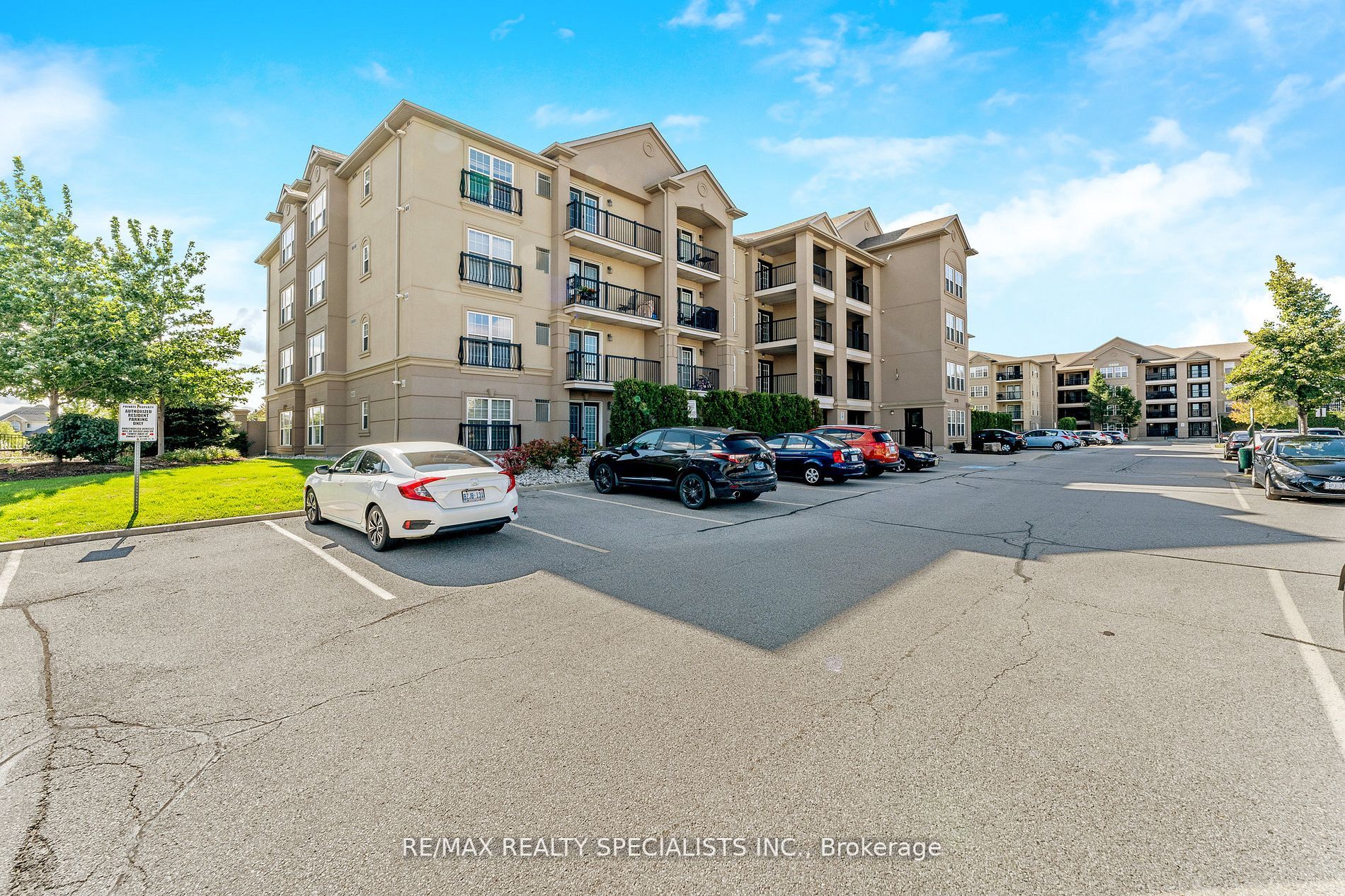 1370 Main St E, #202