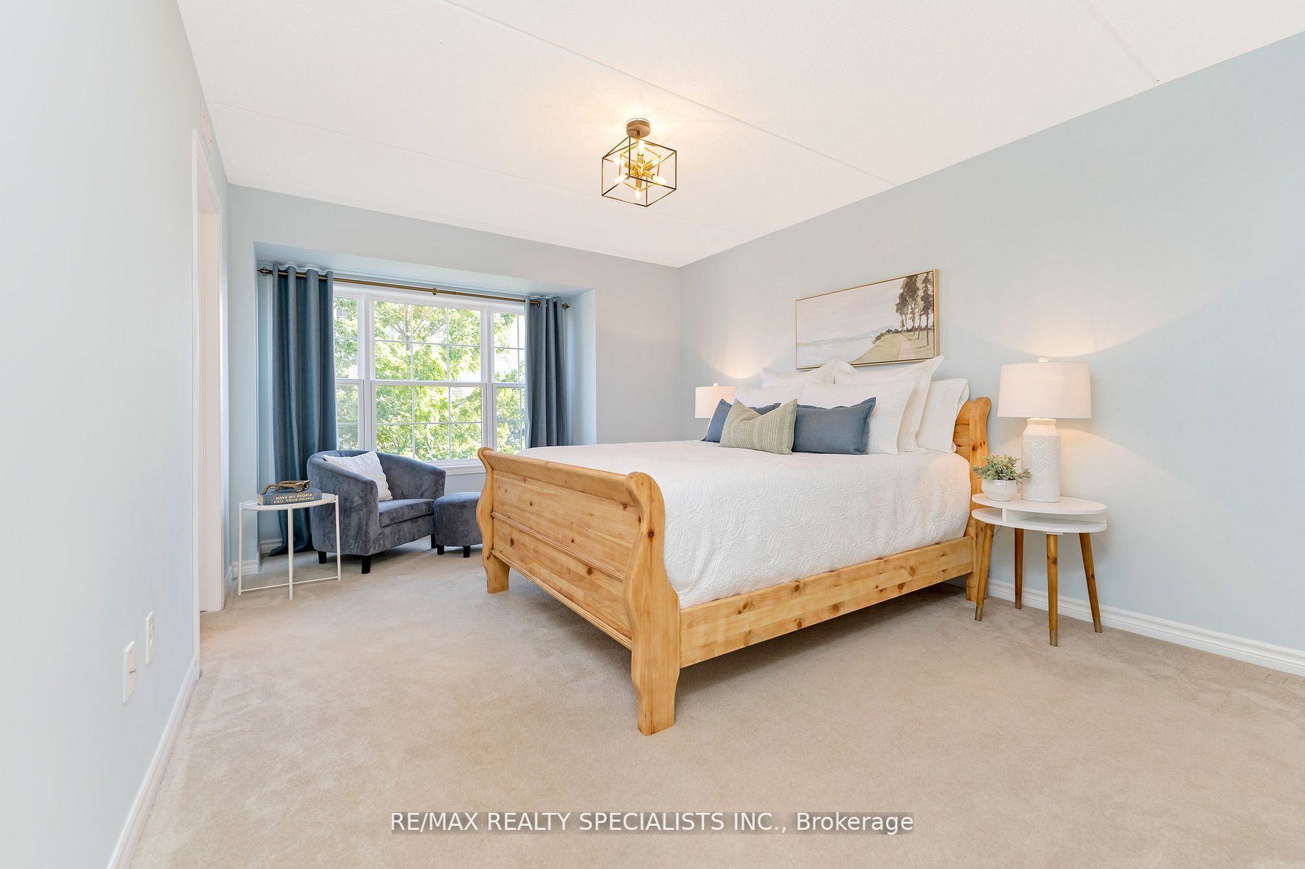 1370 Main St E, #202