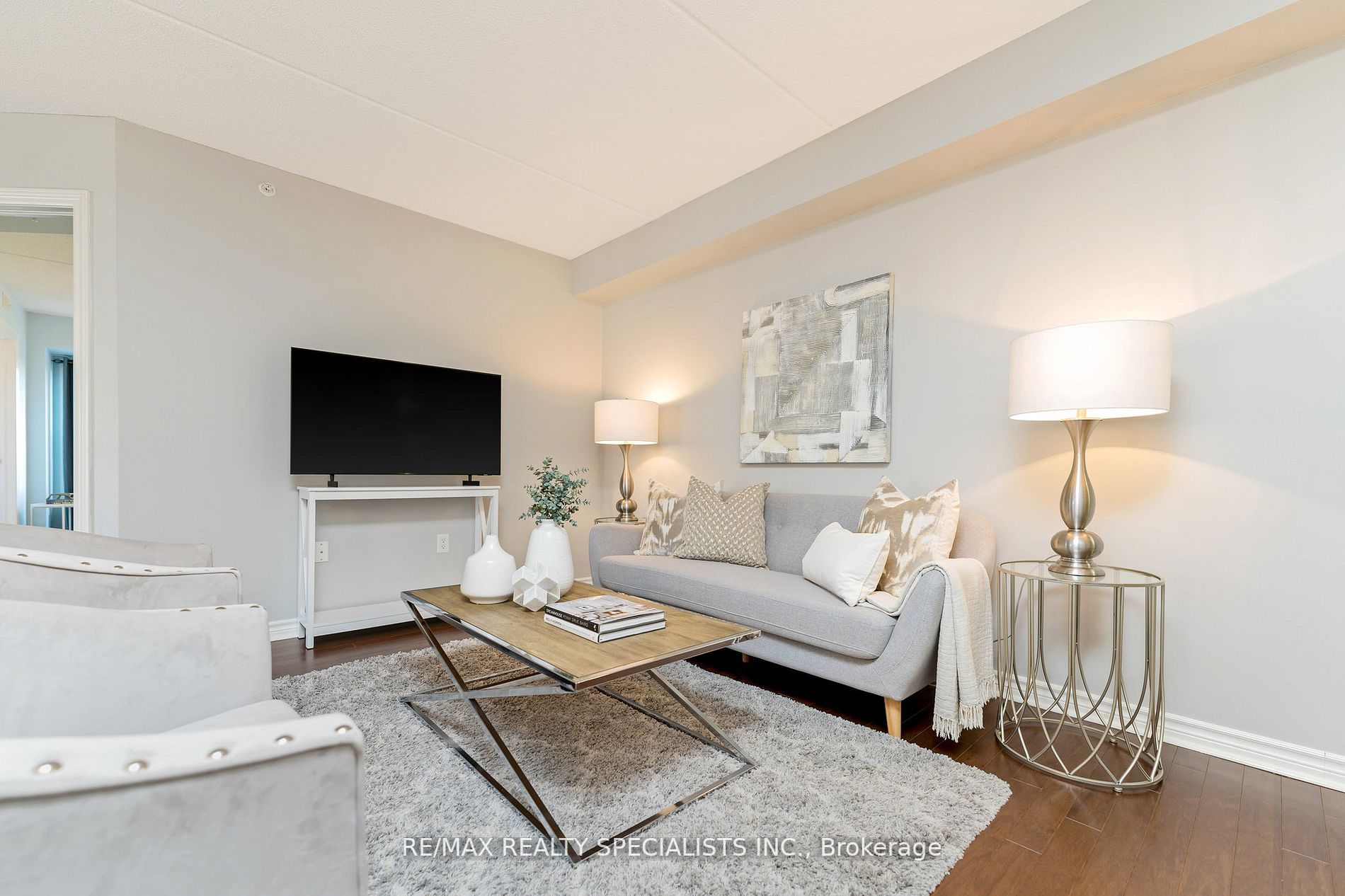1370 Main St E, #202