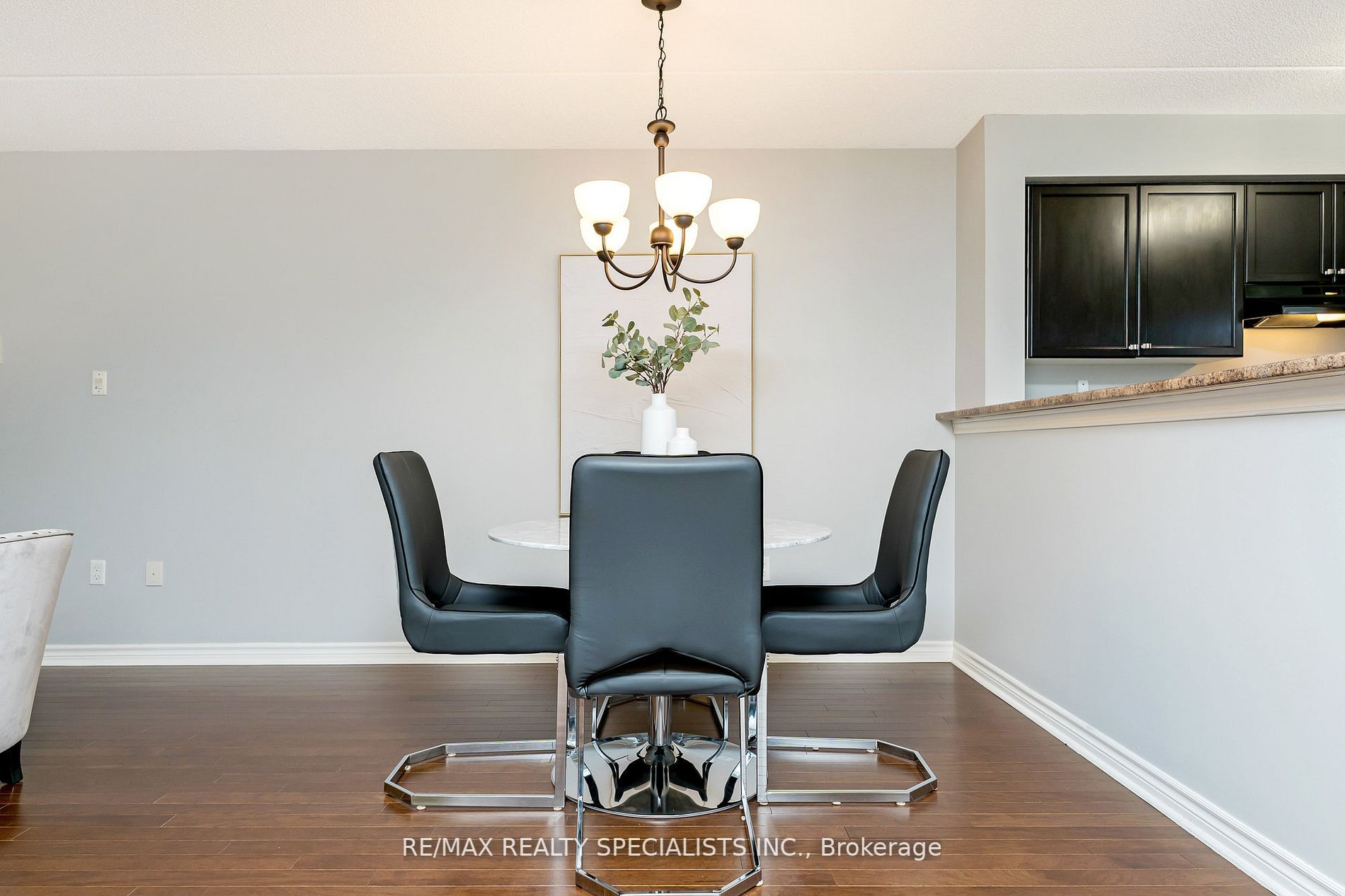 1370 Main St E, #202