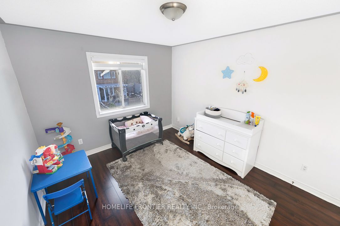 2577 Longridge Cres