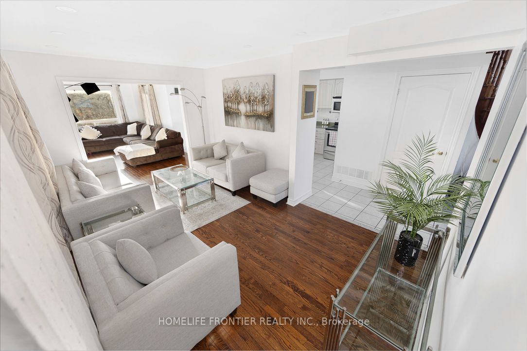 2577 Longridge Cres