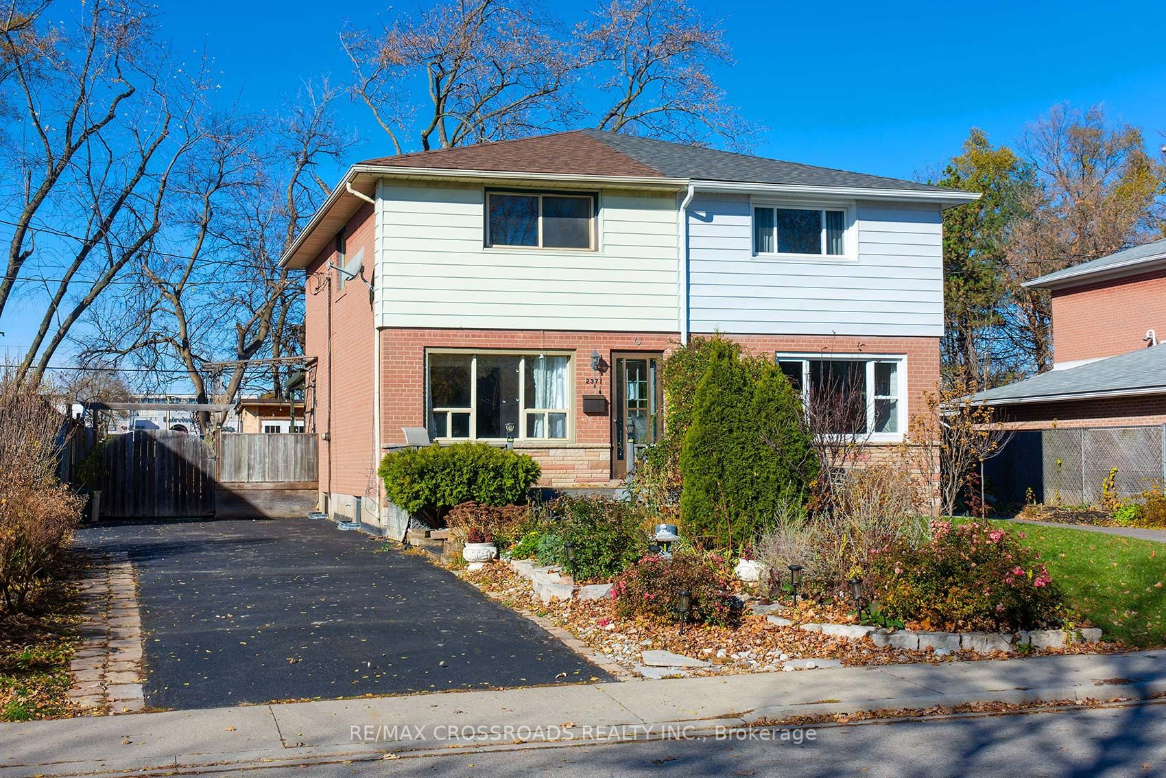 2371 Barclay Rd