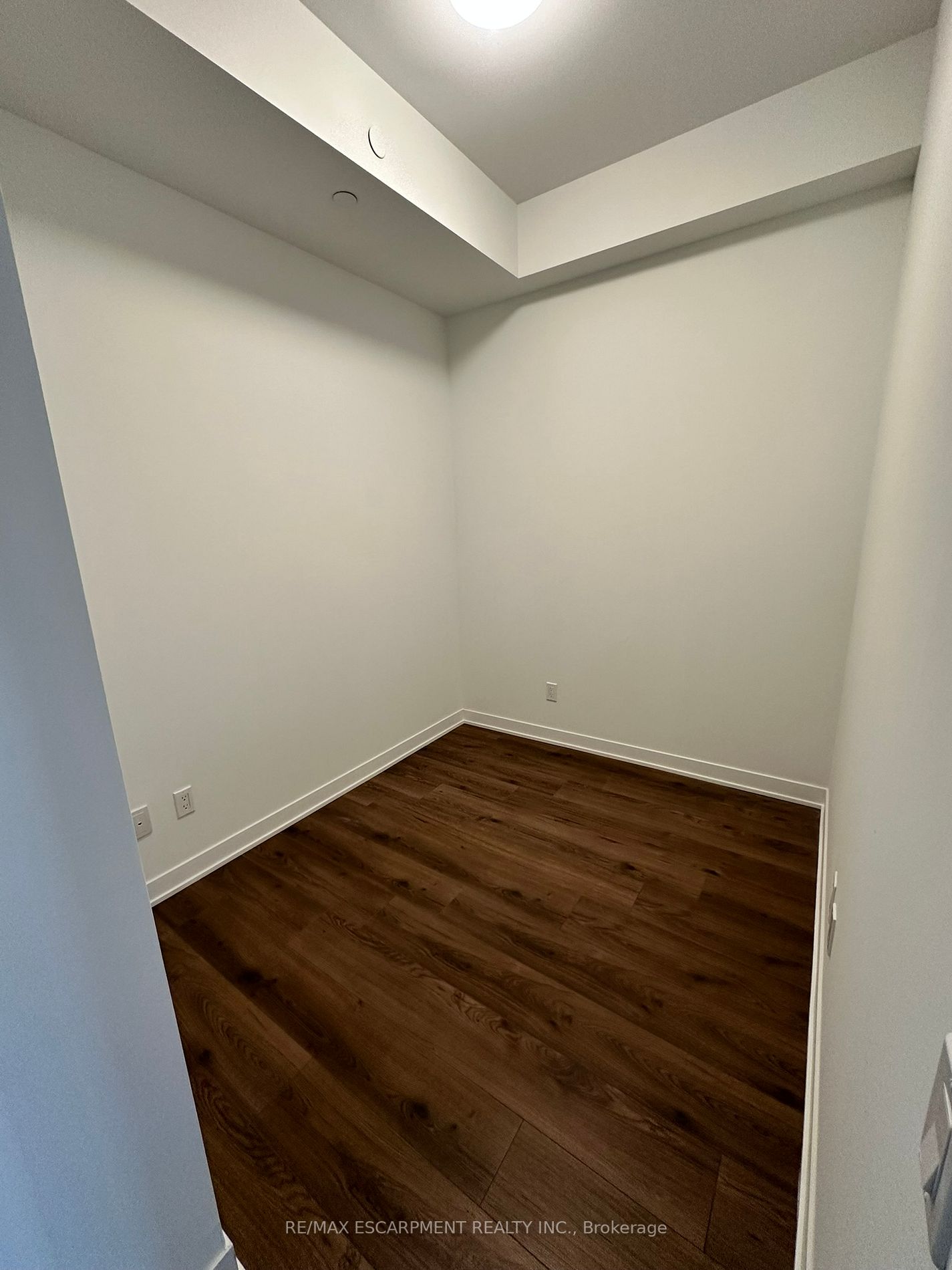 405 Dundas St W, #316