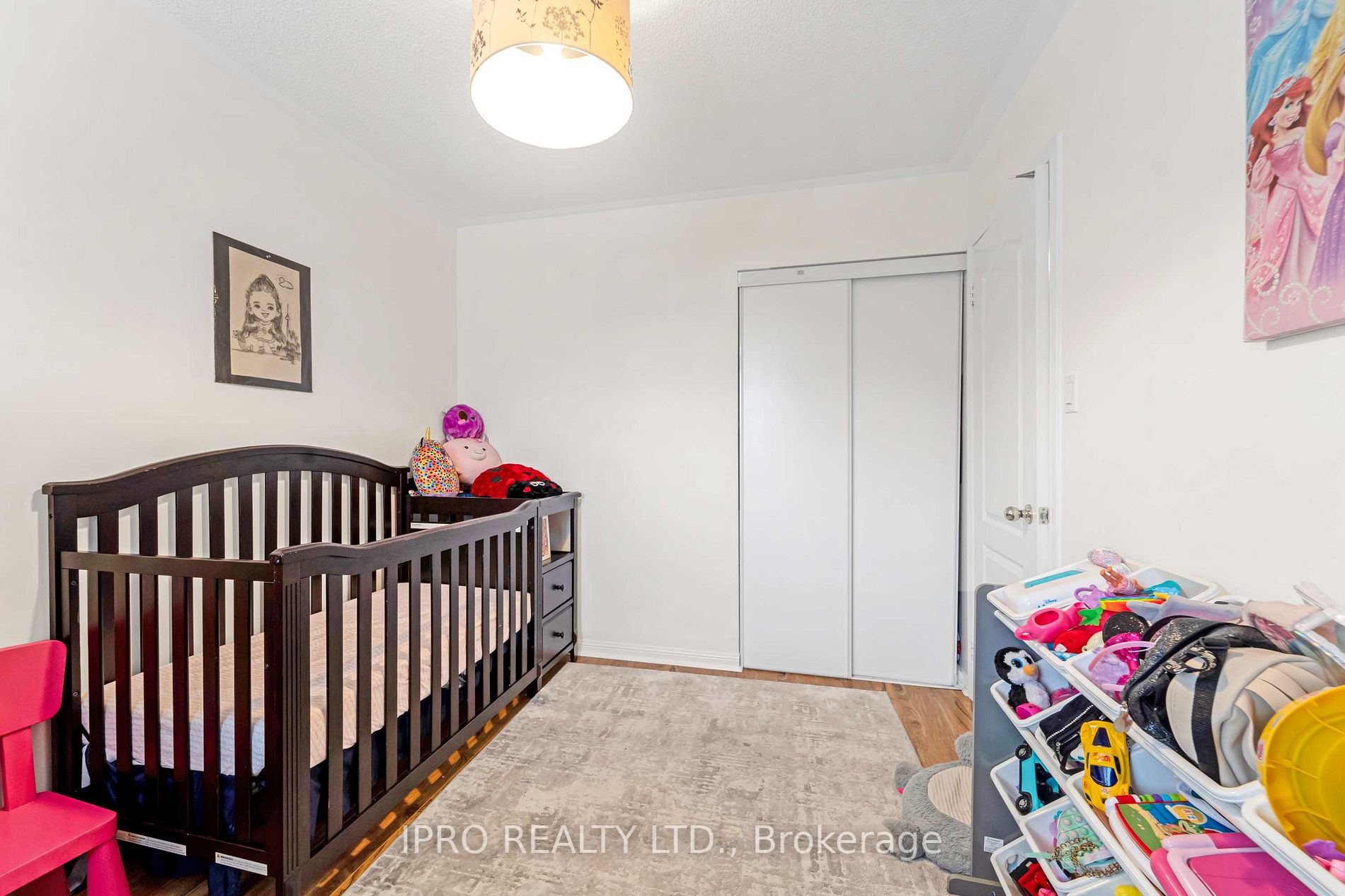 573 Willmott Cres