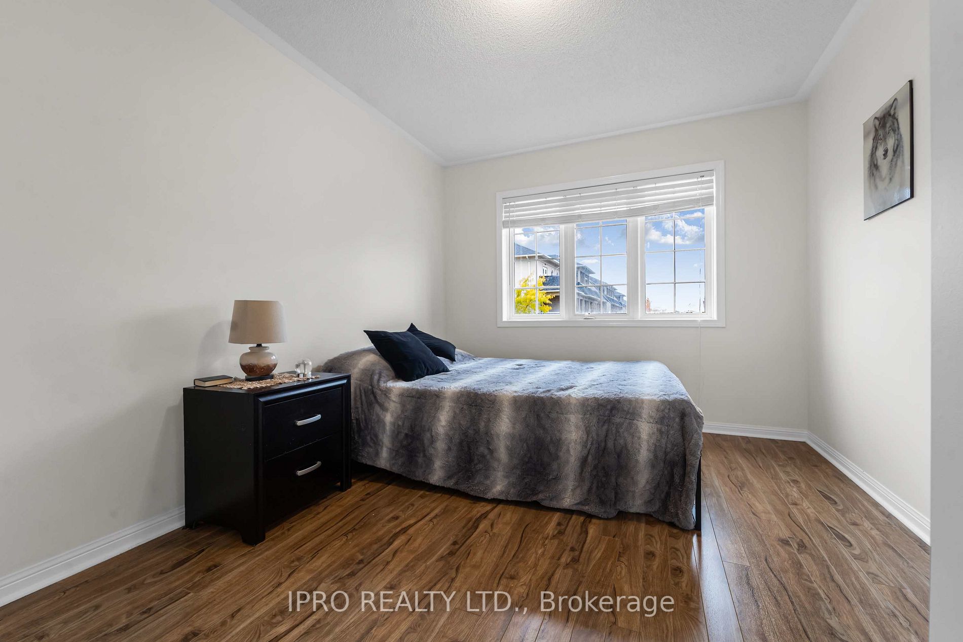 573 Willmott Cres