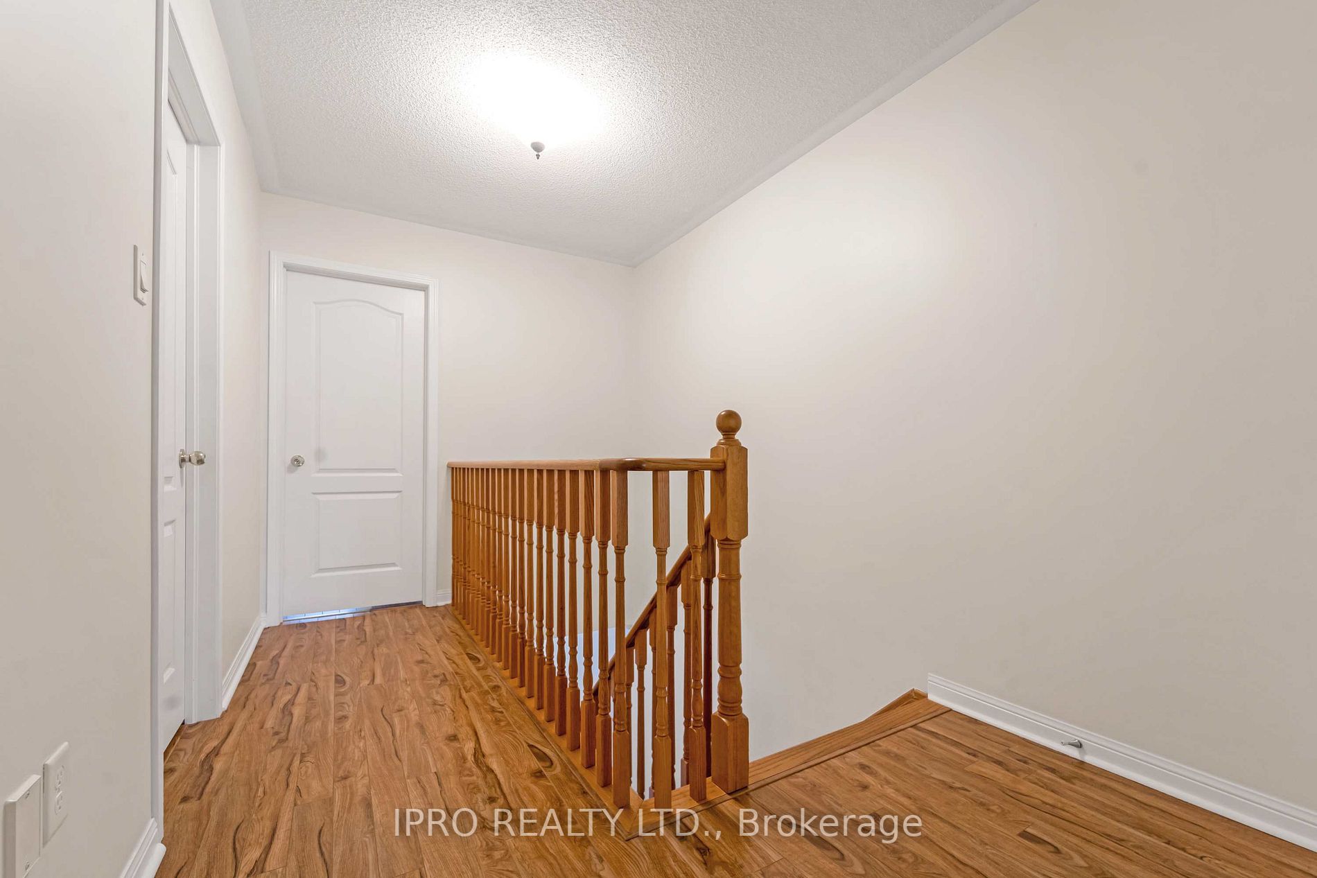 573 Willmott Cres