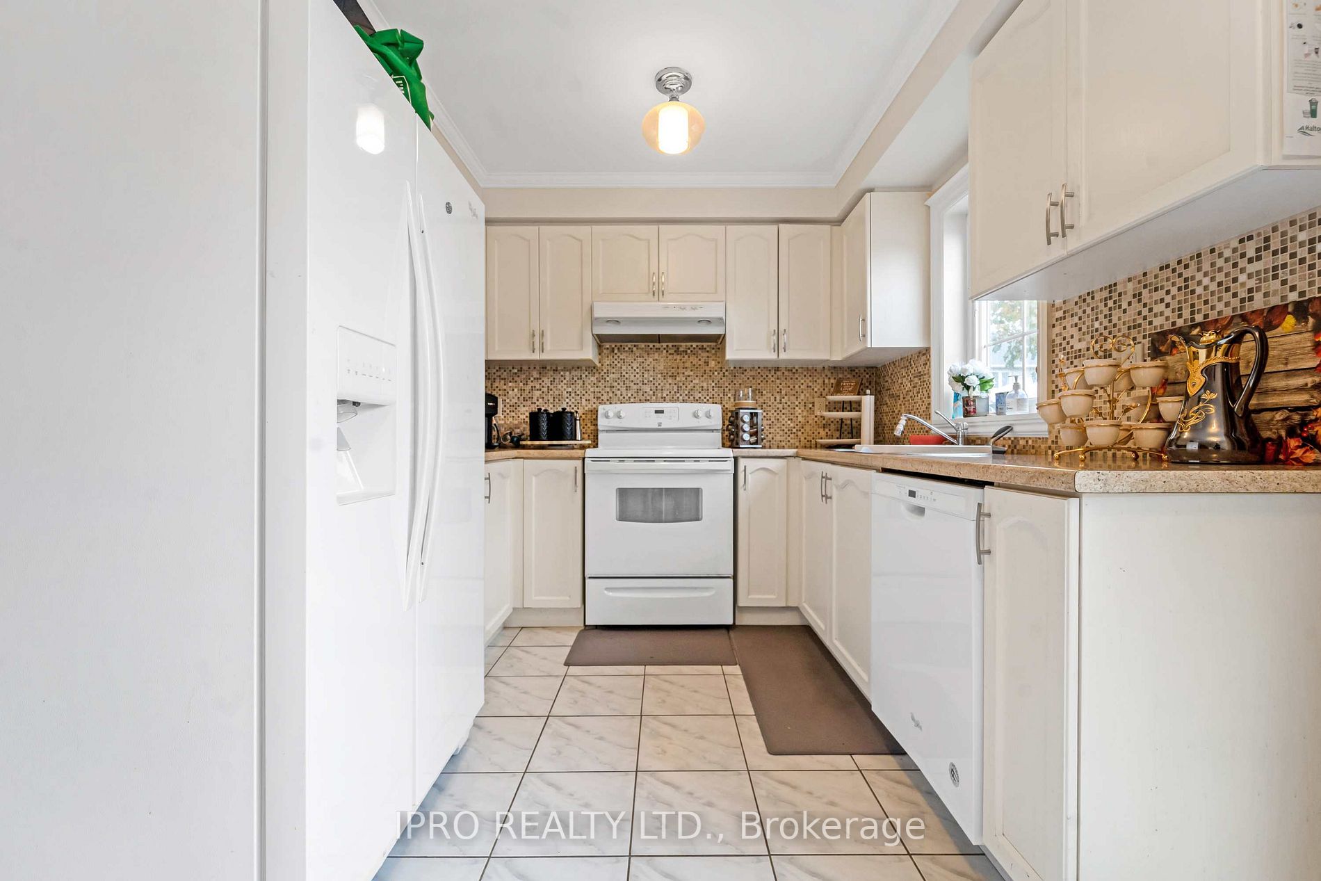 573 Willmott Cres