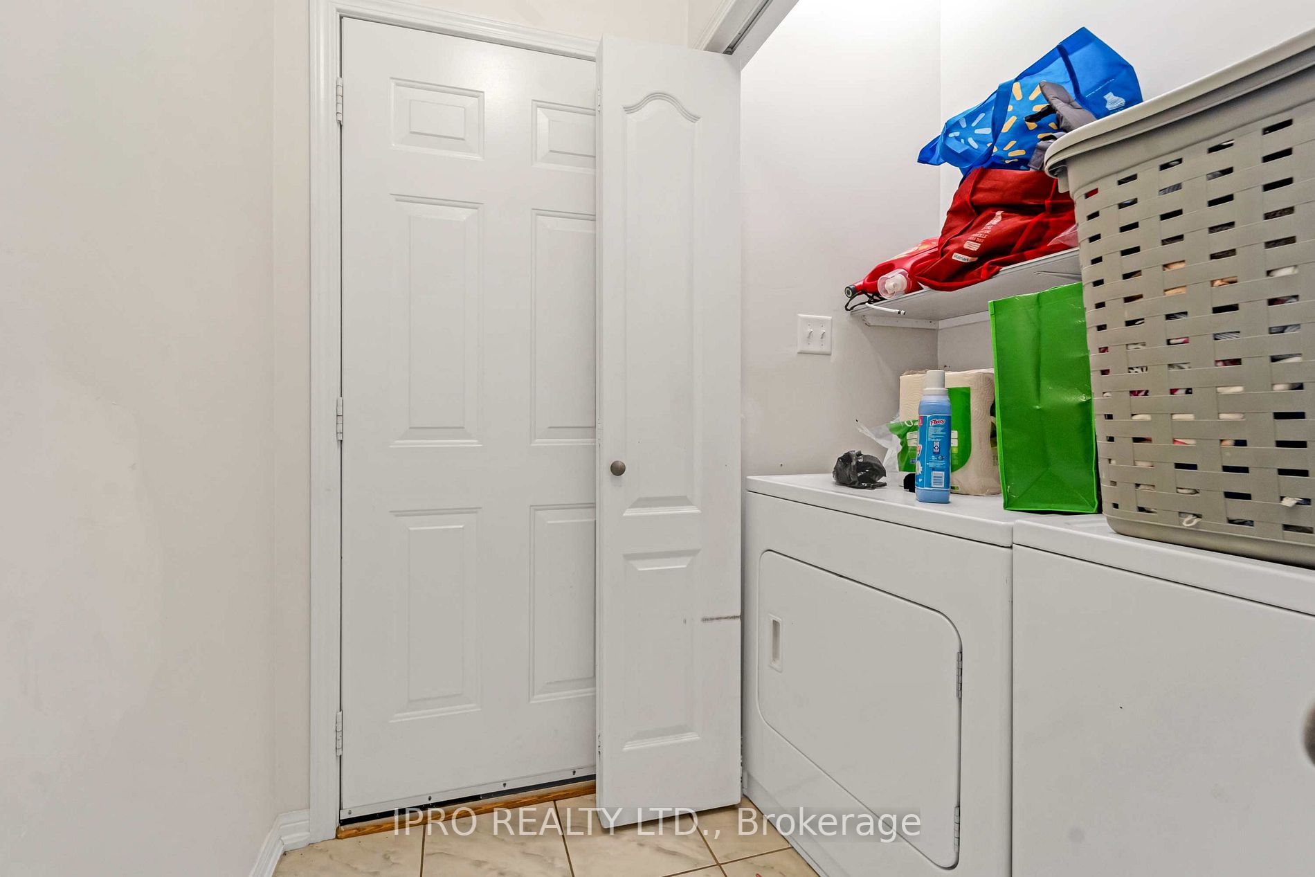 573 Willmott Cres