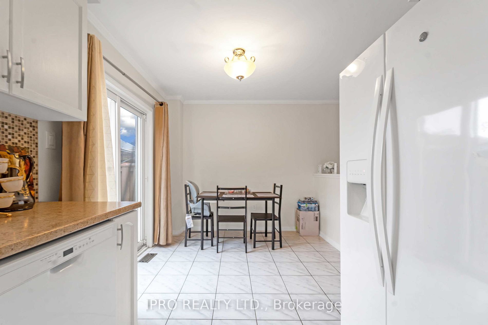 573 Willmott Cres